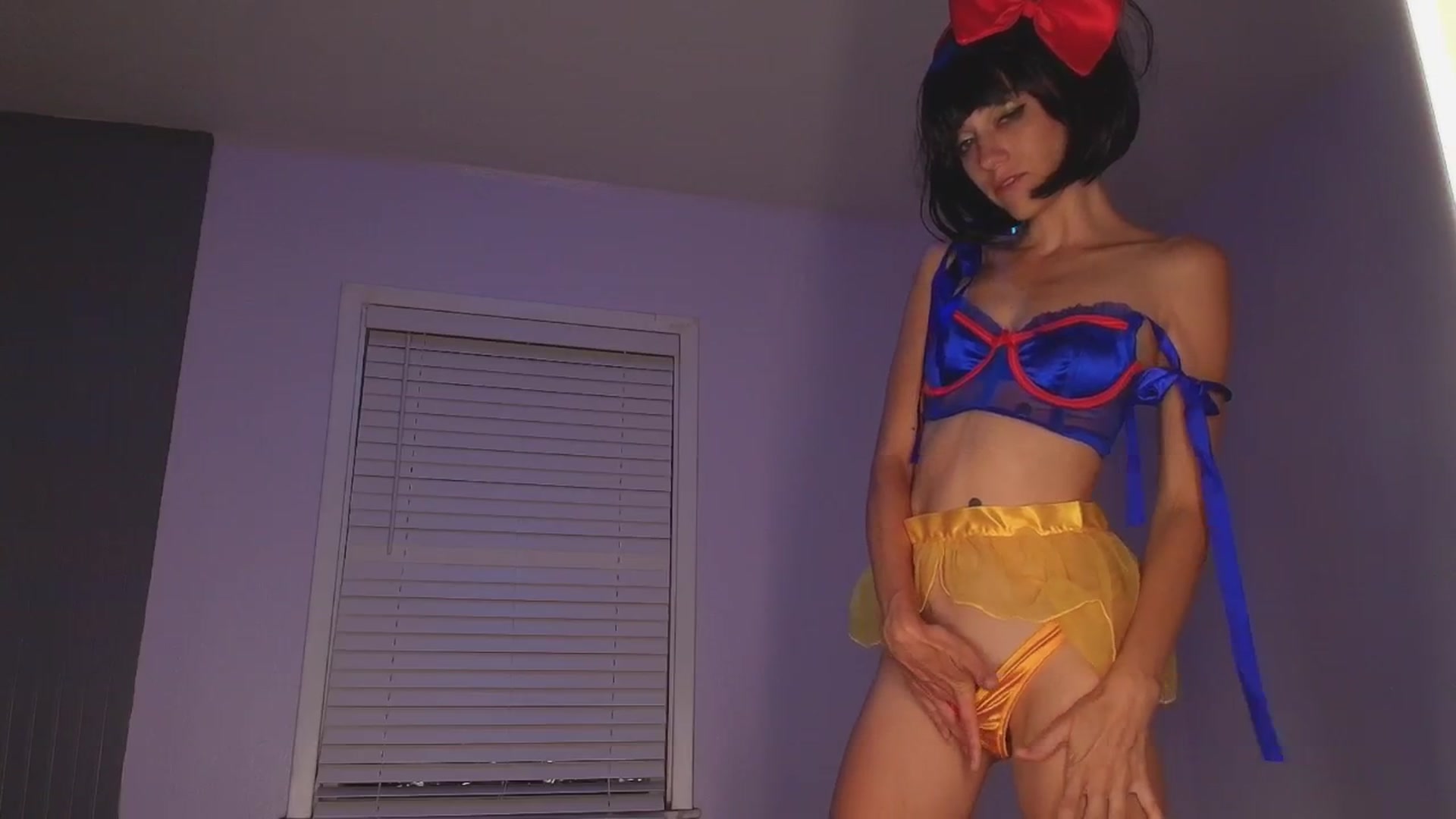 Gallery image thumbnail from NaomiDee's myfreecams stream on, 04/13/2025, 10:24 image 8 of 20