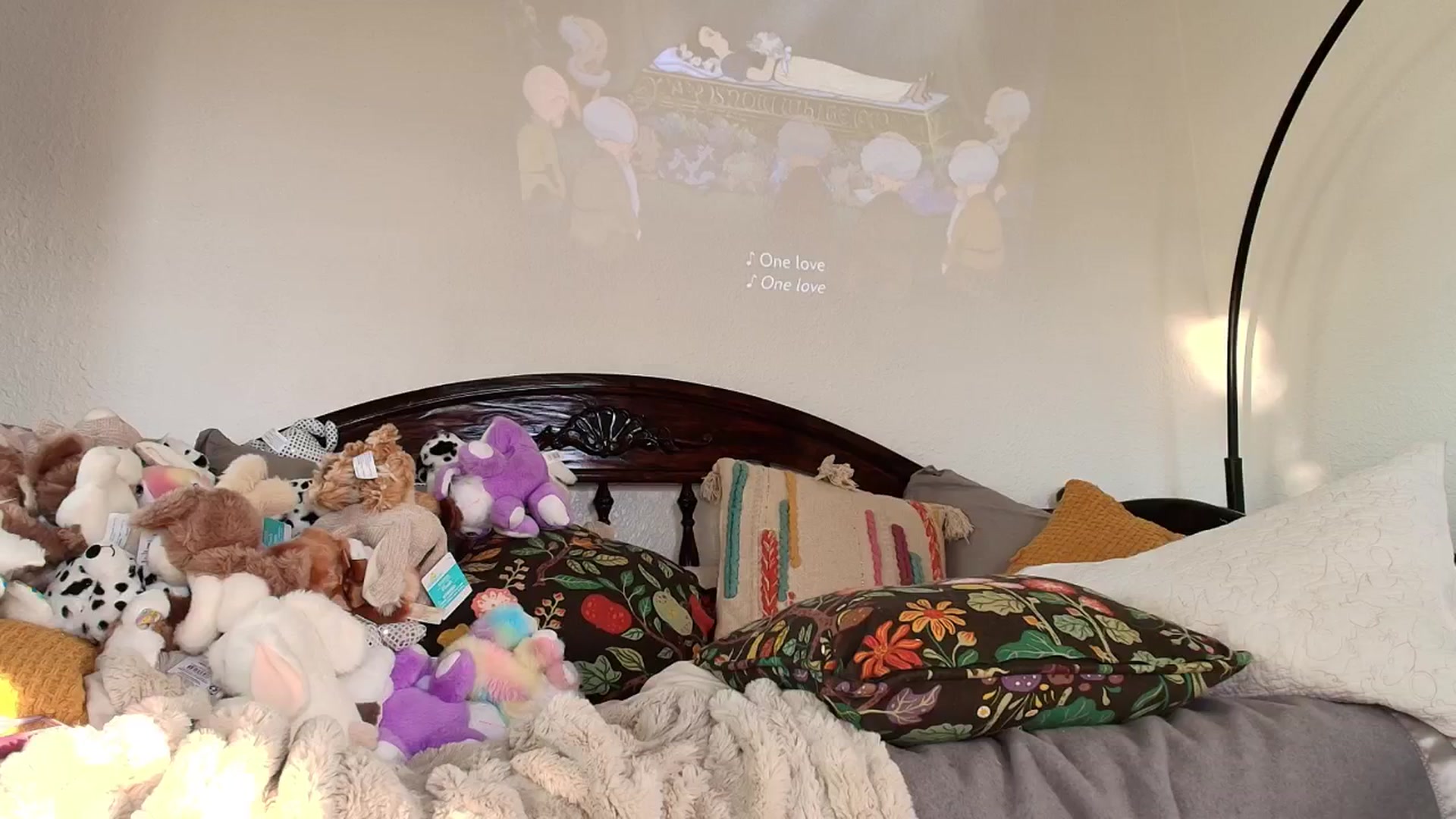 Gallery image thumbnail from NaomiDee's myfreecams stream on, 04/15/2025, 24:01 image 19 of 20