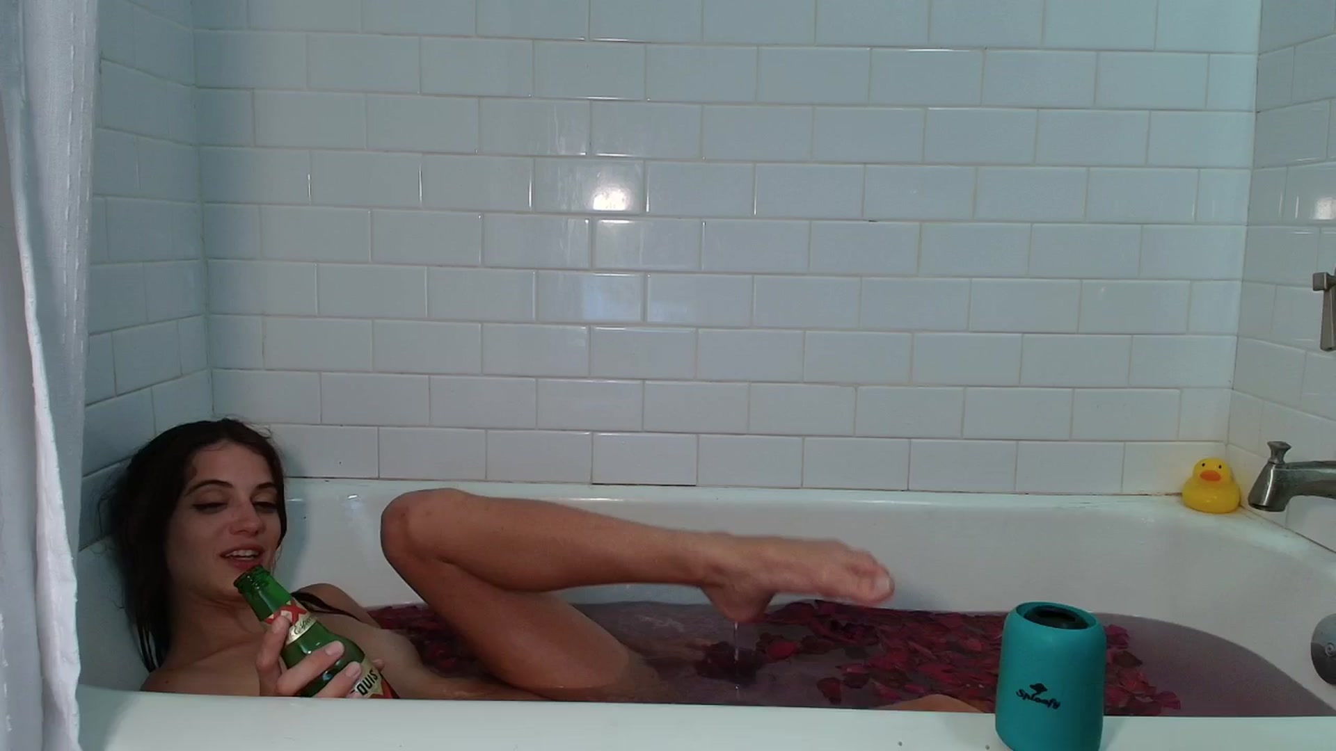 Gallery image thumbnail from NaomiDee's myfreecams stream on, 04/19/2025, 12:00 image 17 of 20