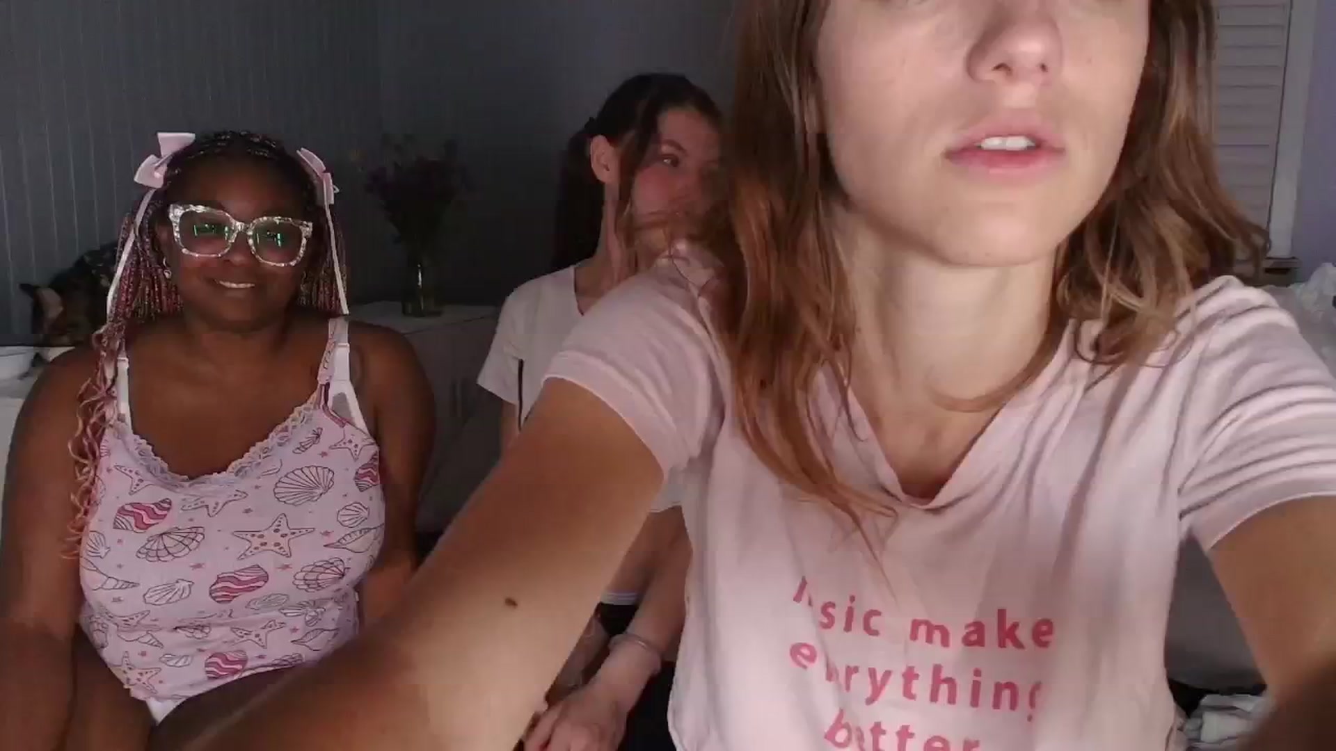 Gallery image thumbnail from NaomiDee's myfreecams stream on, 06/22/2025, 10:16 image 4 of 20
