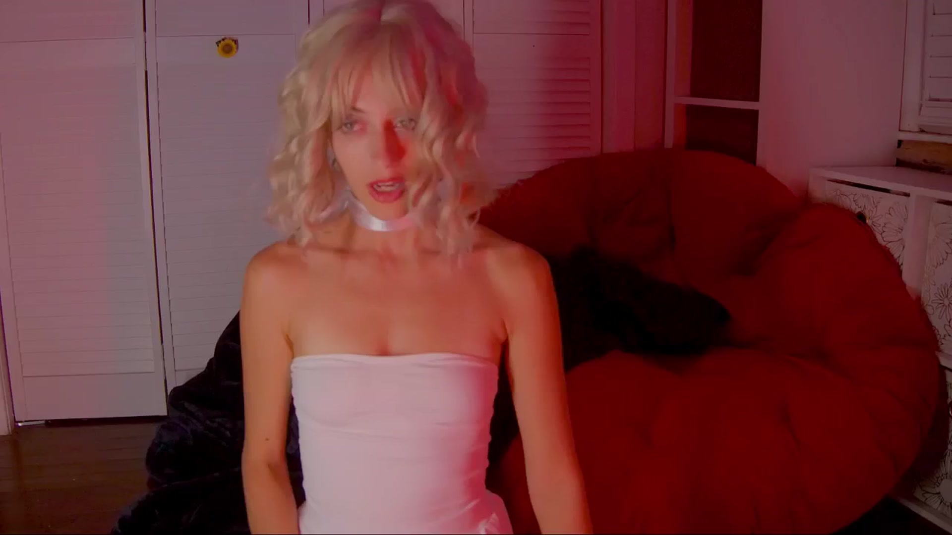 Gallery image thumbnail from NaomiDee's myfreecams stream on, 10/19/2025, 09:22 image 10 of 20