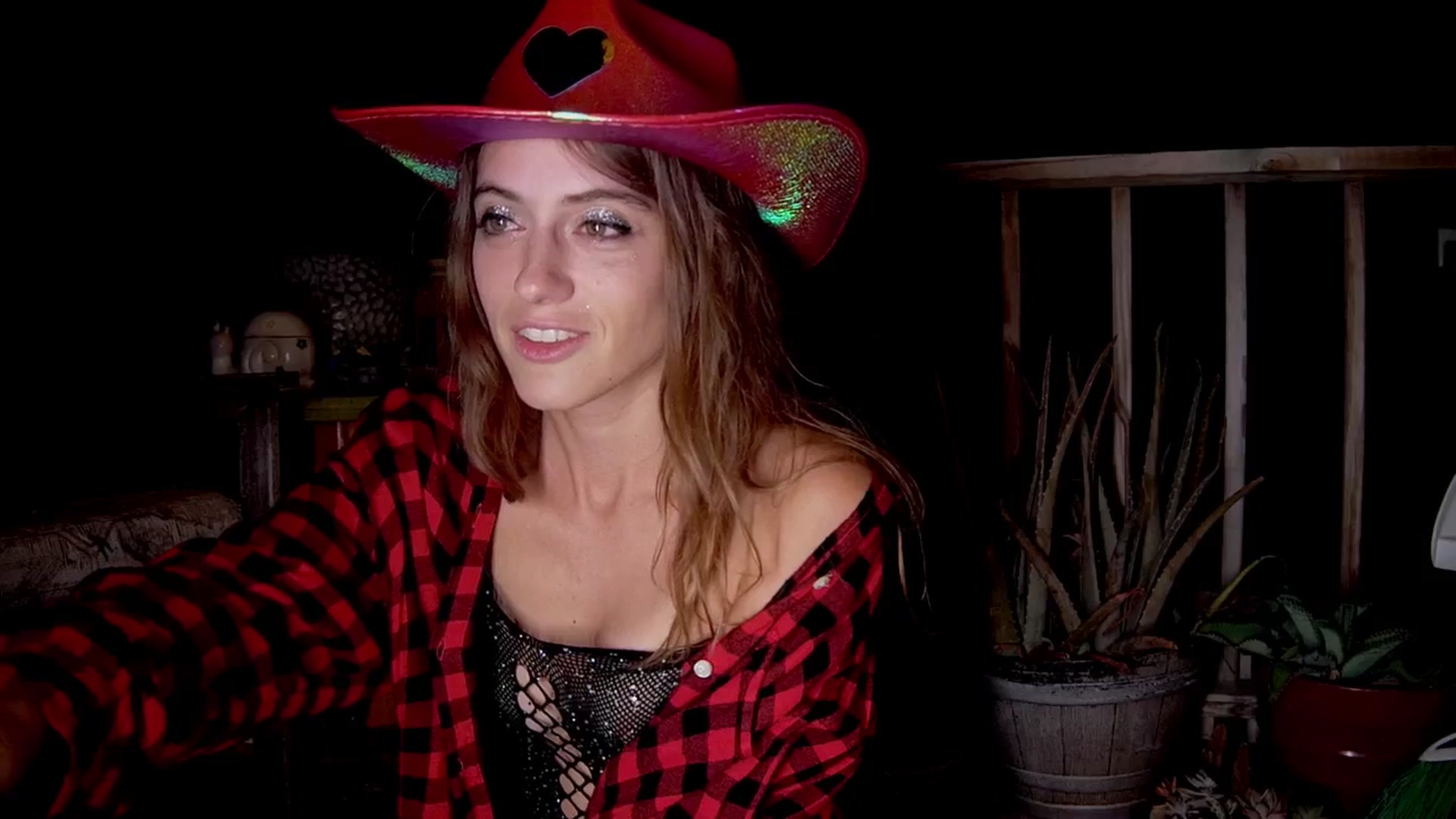 Gallery image thumbnail from NaomiDee's myfreecams stream on, 10/31/2025, 06:04 image 15 of 20