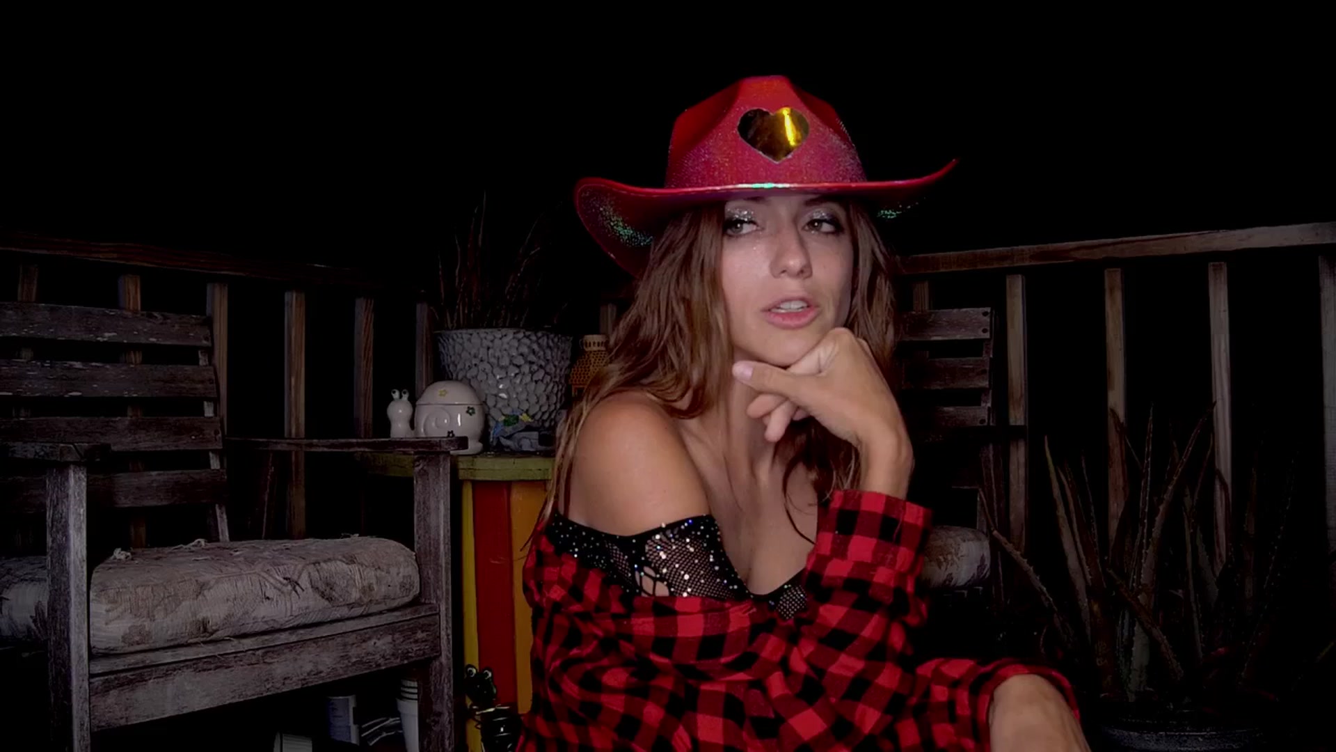 Gallery image thumbnail from NaomiDee's myfreecams stream on, 10/31/2025, 06:04 image 8 of 20