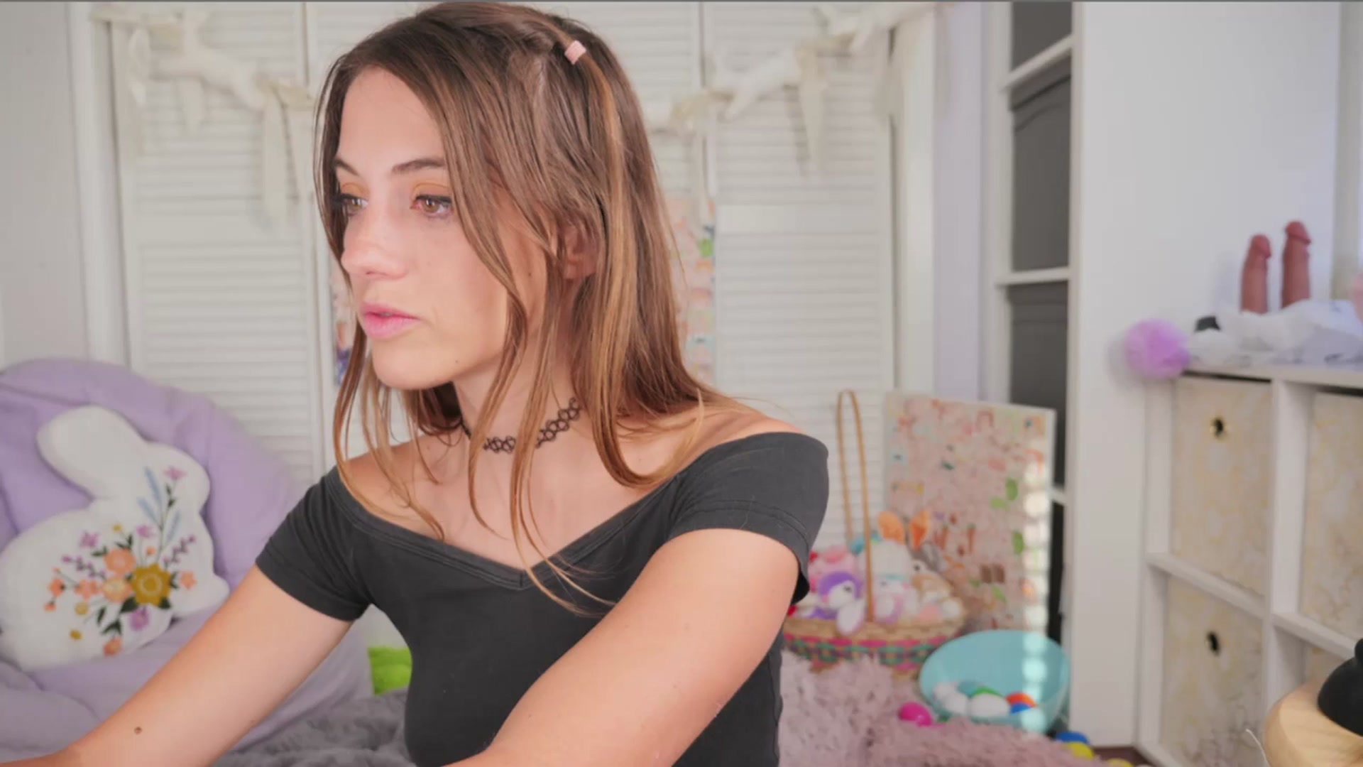 Gallery image thumbnail from NaomiDee's myfreecams stream on, 03/23/2026, 24:04 image 12 of 20