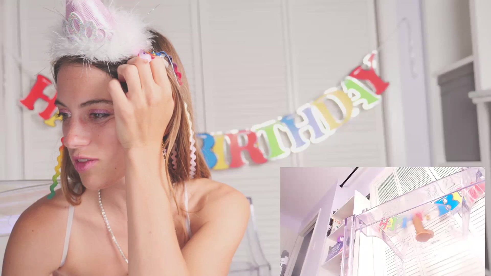 Gallery image thumbnail from NaomiDee's myfreecams stream on, 04/11/2026, 05:40 image 20 of 20