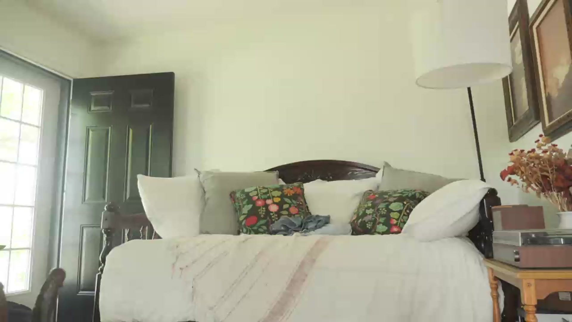 Gallery image thumbnail from NaomiDee's myfreecams stream on, 05/16/2026, 21:13 image 15 of 20