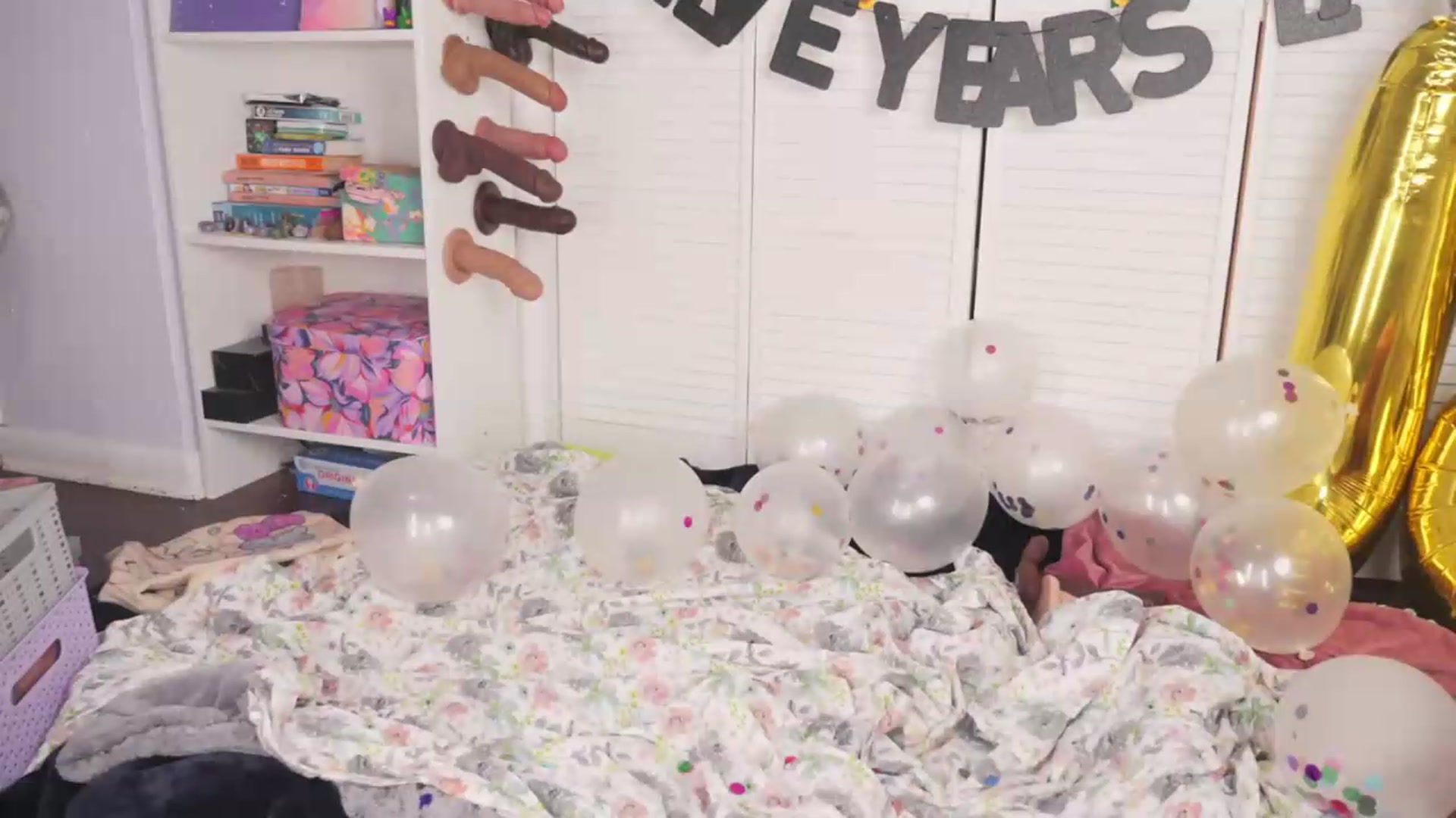 Gallery image thumbnail from NaomiDee's myfreecams stream on, 05/19/2026, 04:51 image 10 of 20