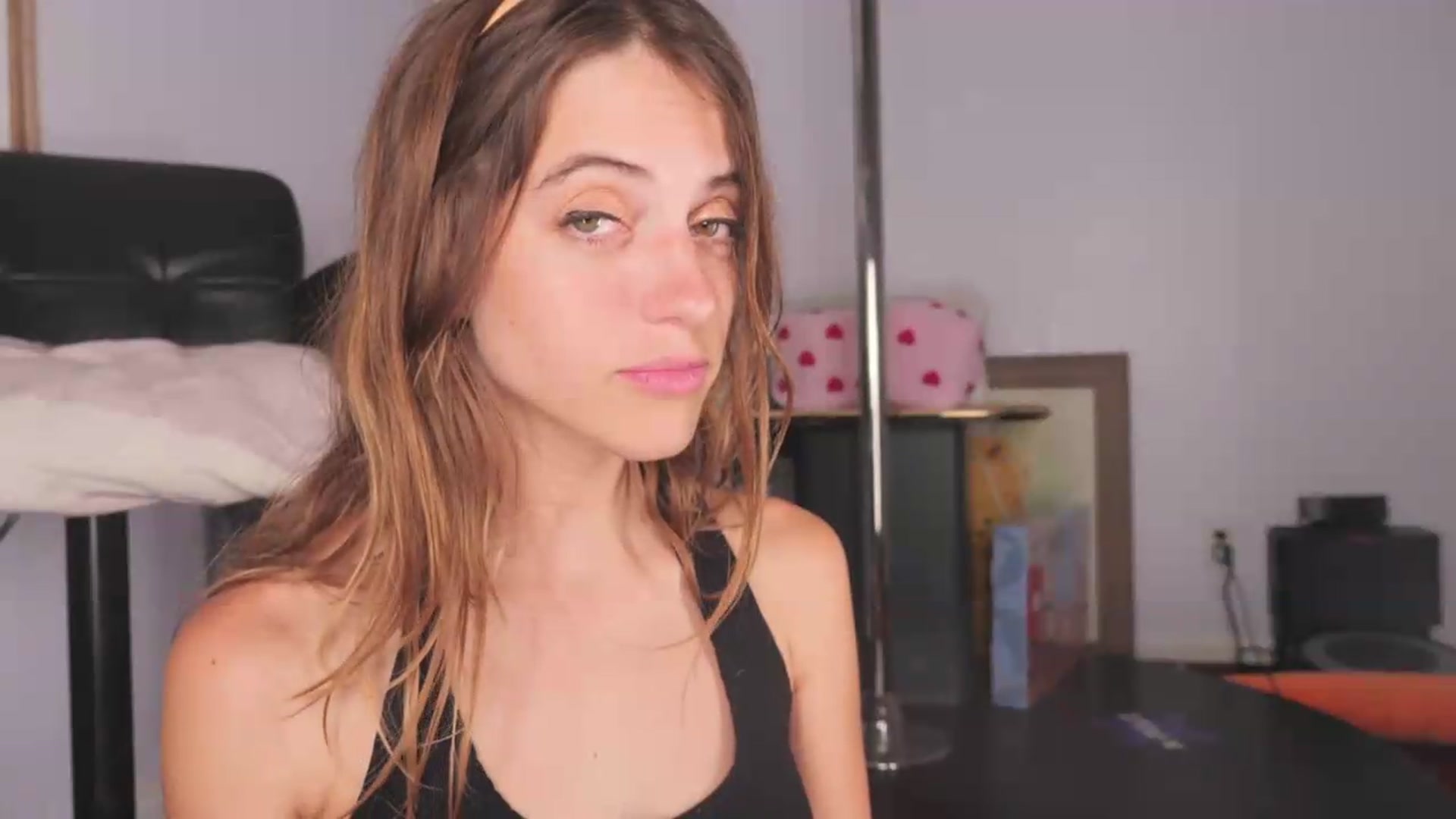 Gallery image thumbnail from NaomiDee's myfreecams stream on, 06/01/2026, 08:06 image 18 of 20