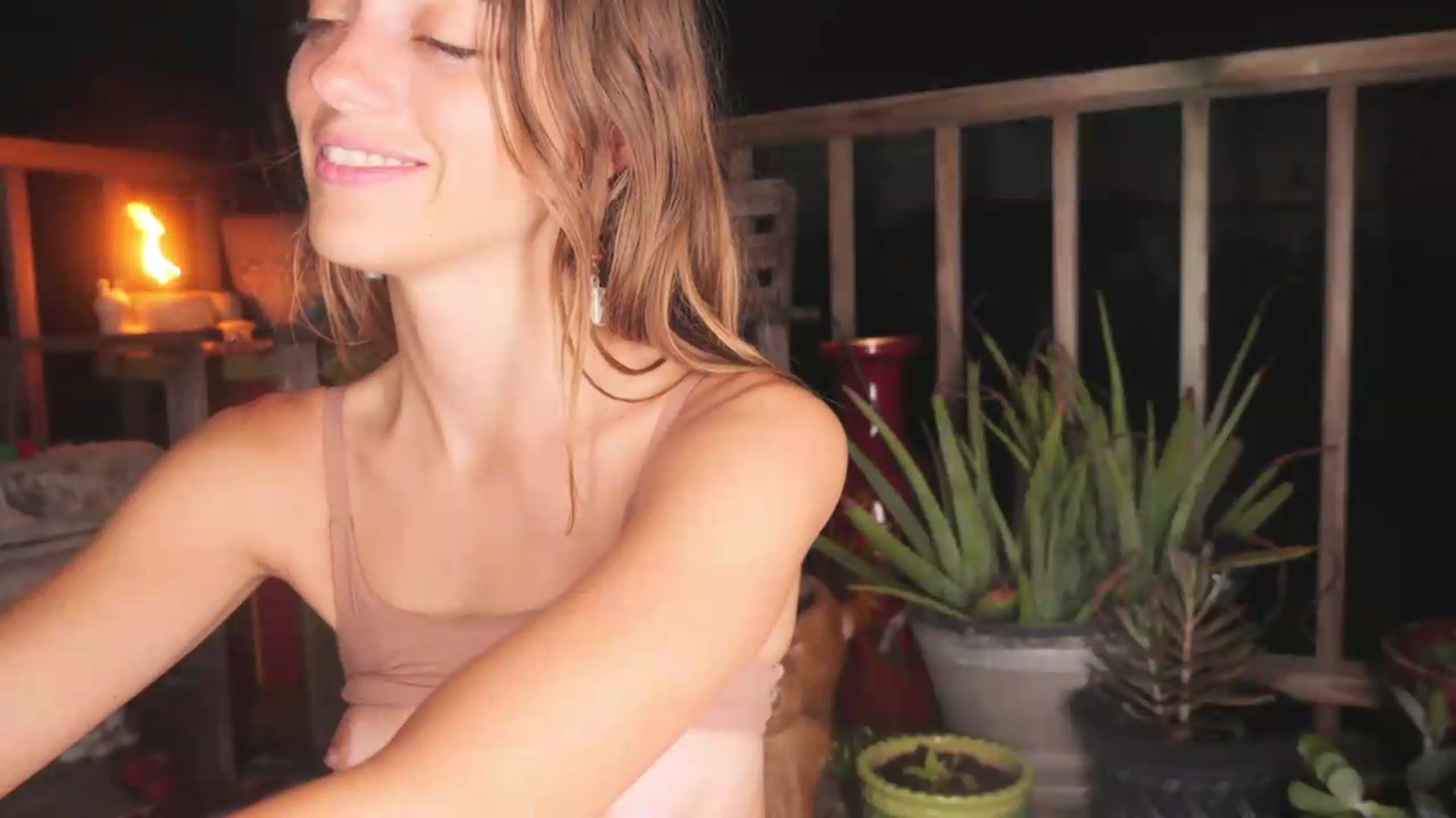 Gallery image thumbnail from NaomiDee's myfreecams stream on, 06/09/2026, 04:05 image 13 of 20
