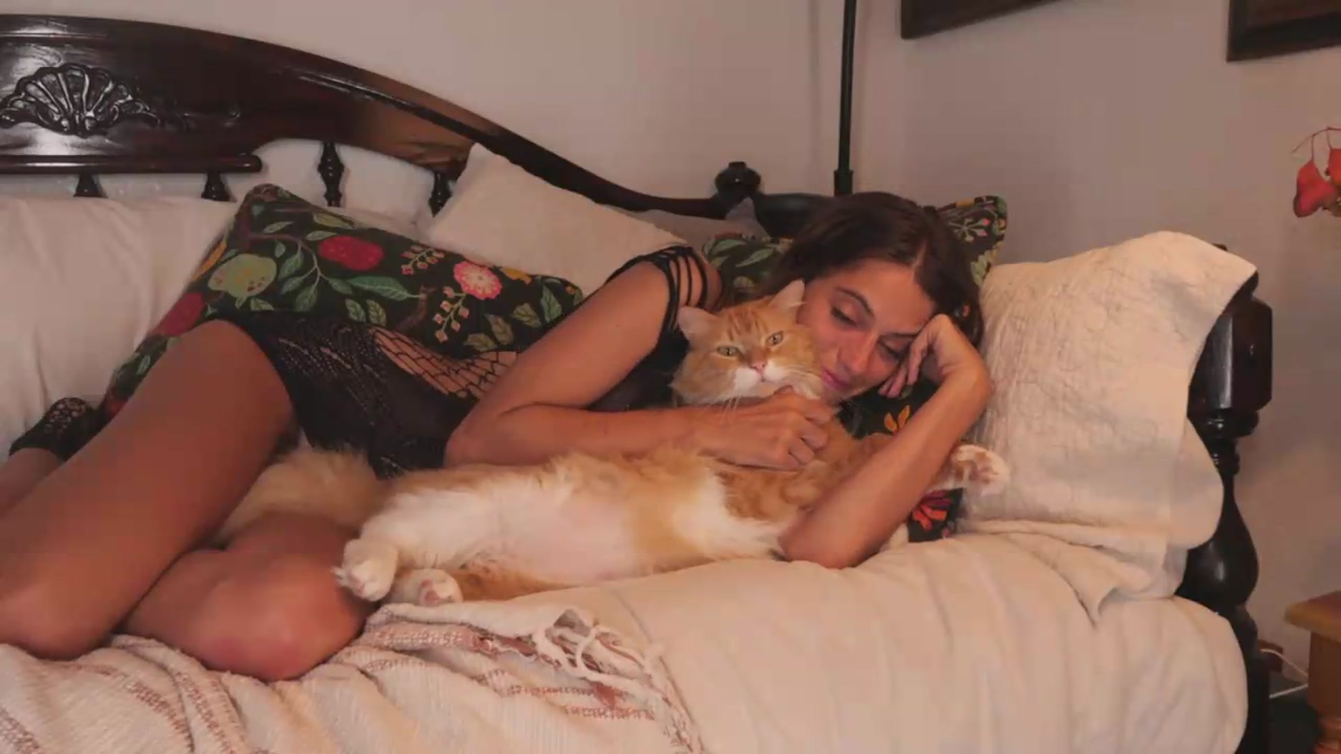 Gallery image thumbnail from NaomiDee's myfreecams stream on, 06/09/2026, 07:08 image 15 of 20
