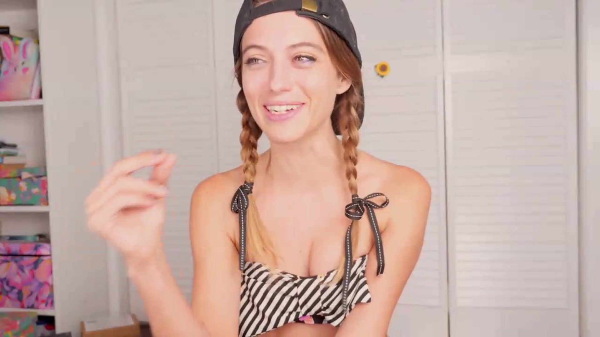 Gallery image thumbnail from NaomiDee's myfreecams stream on, 07/14/2026, 08:16 image 14 of 20