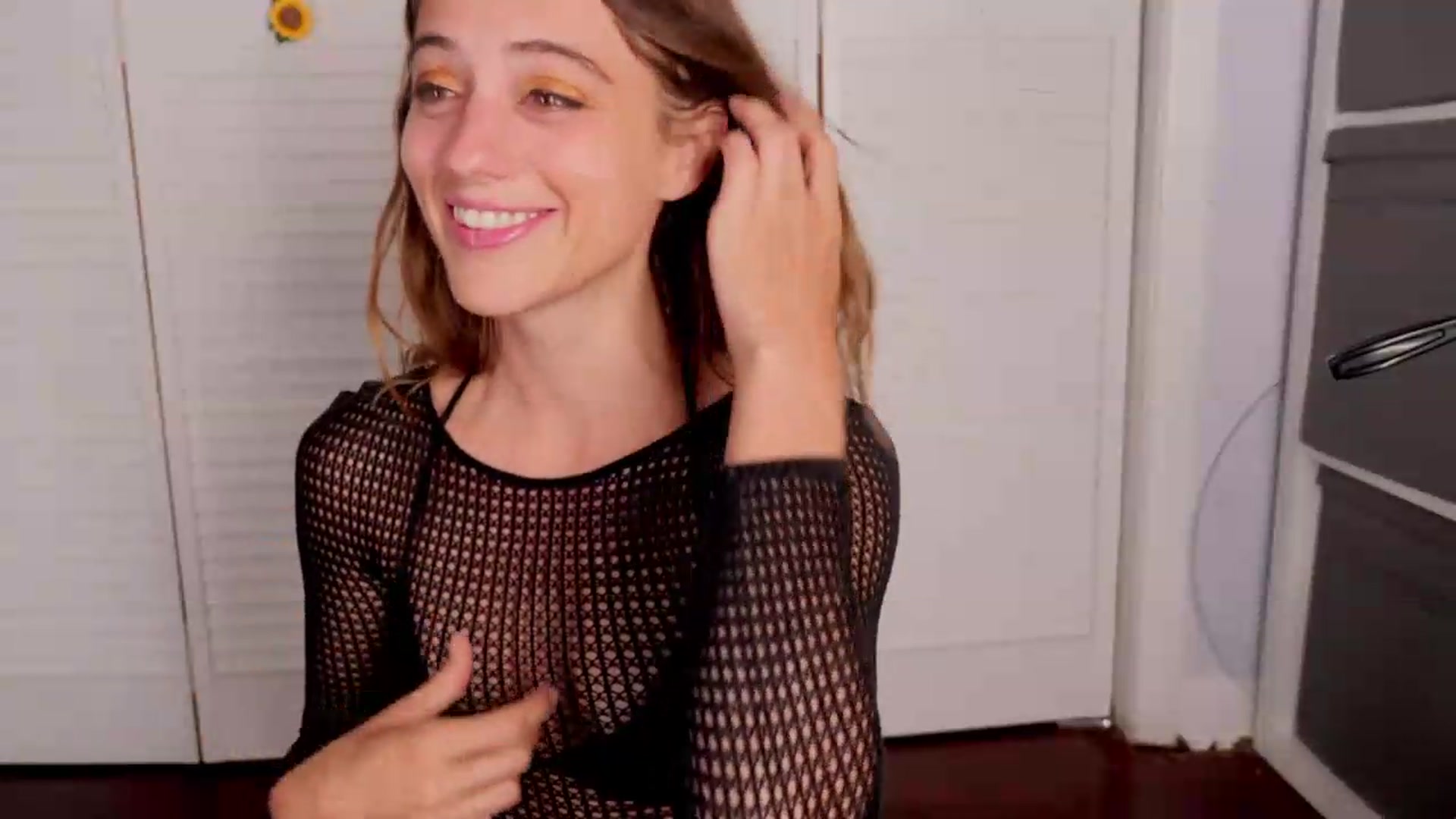 Gallery image thumbnail from NaomiDee's myfreecams stream on, 07/19/2026, 08:05 image 9 of 20