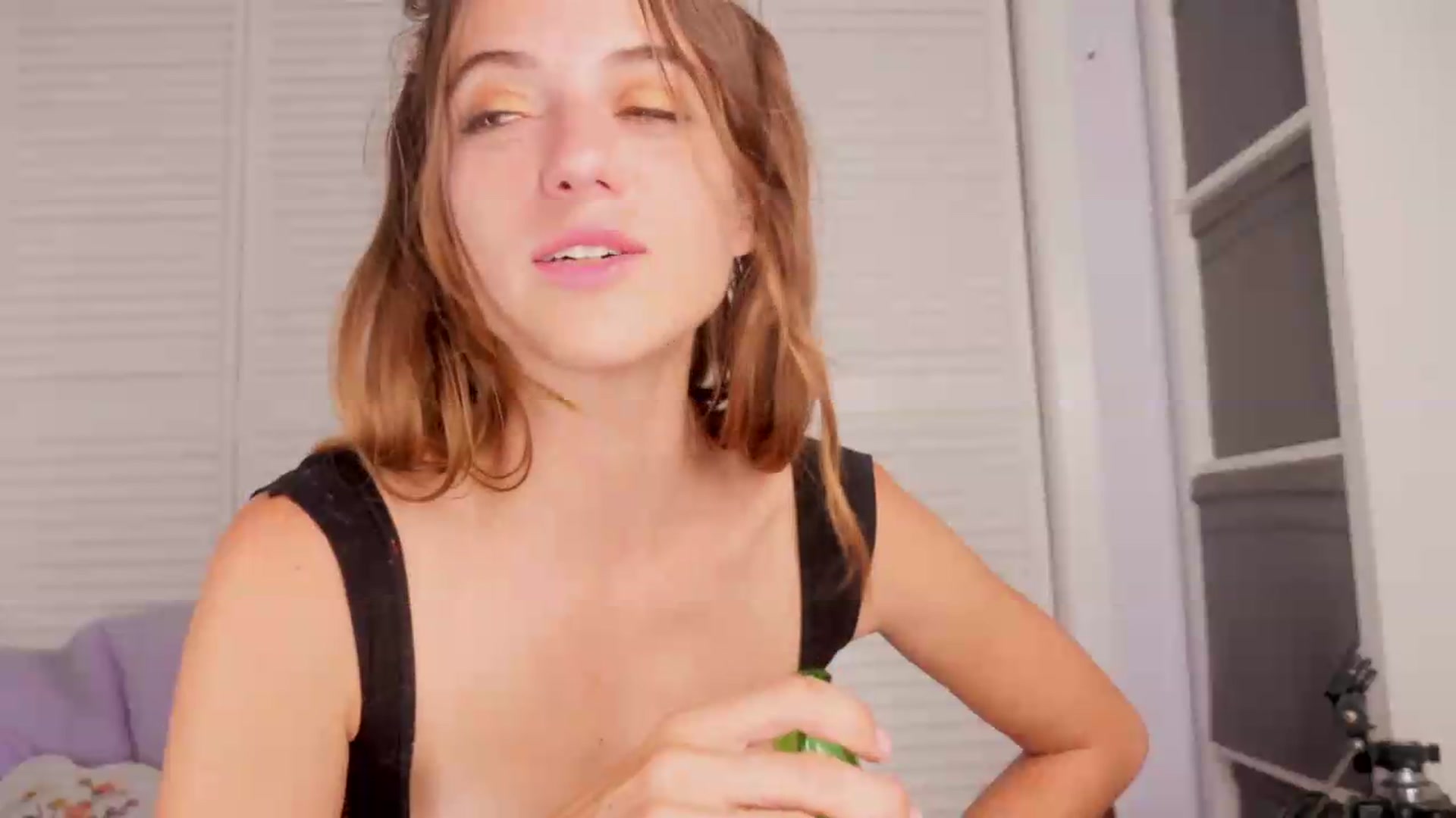 Gallery image thumbnail from NaomiDee's myfreecams stream on, 07/20/2026, 09:06 image 5 of 20