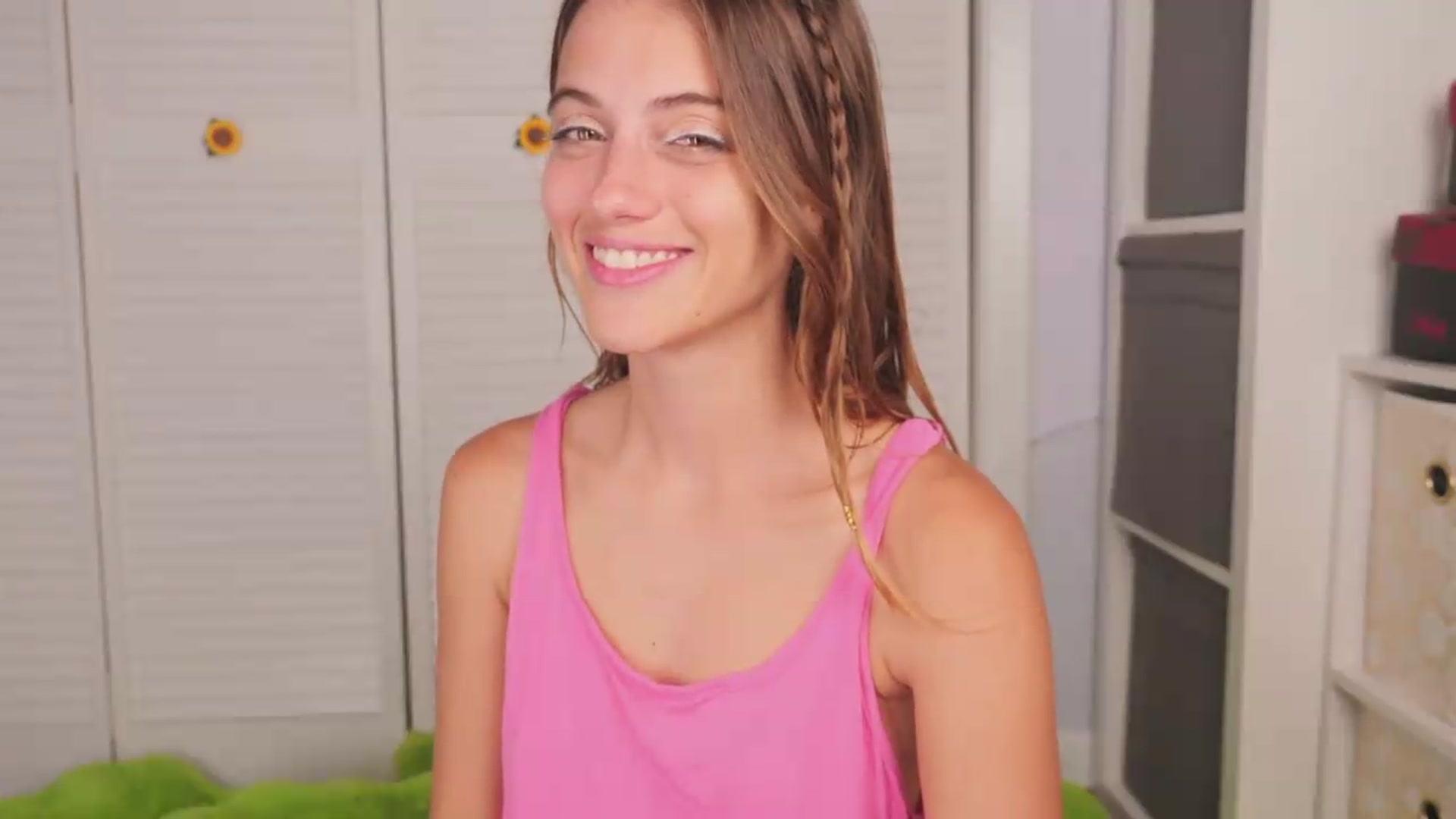 Gallery image thumbnail from NaomiDee's myfreecams stream on, 07/27/2026, 10:18 image 13 of 20