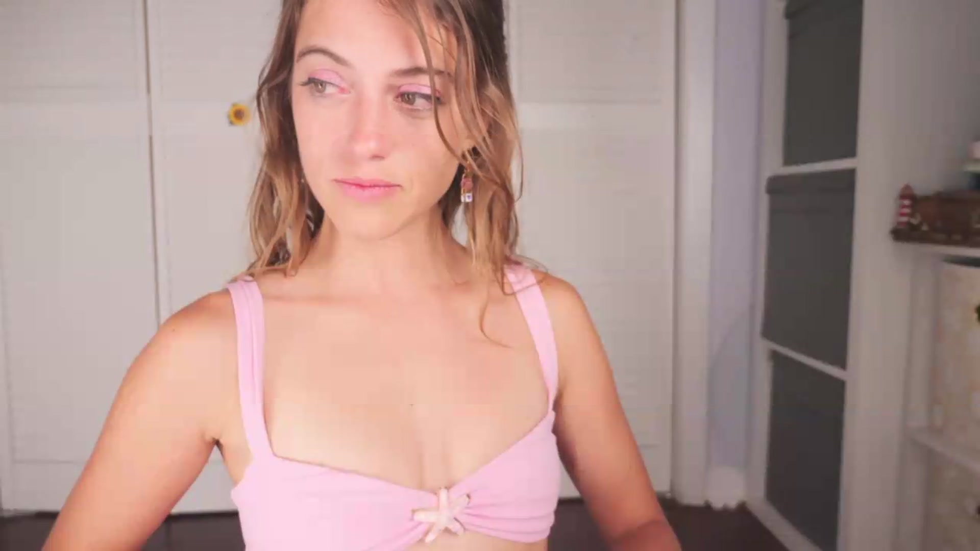 Gallery image thumbnail from NaomiDee's myfreecams stream on, 08/25/2026, 07:00 image 12 of 20