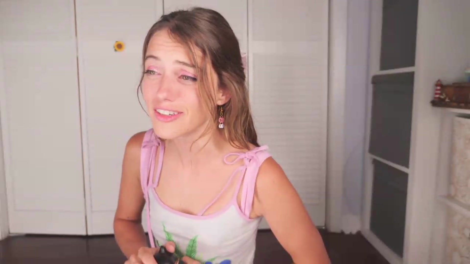 Gallery image thumbnail from NaomiDee's myfreecams stream on, 08/25/2026, 07:00 image 11 of 20
