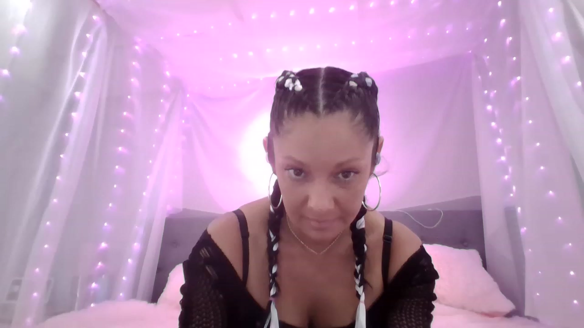 Gallery image thumbnail from NaomiLana's myfreecams stream on, 05/03/2023, 19:35 image 19 of 20