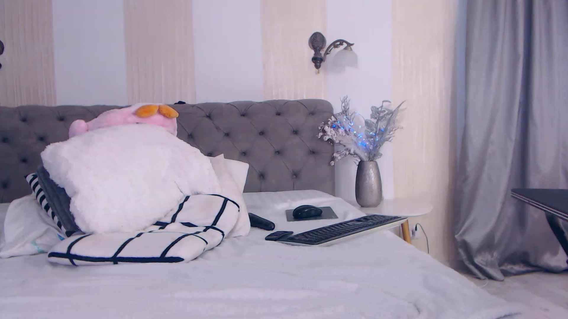Gallery image thumbnail from NaomiNasssh's myfreecams stream on, 11/17/2022, 12:03 image 17 of 20
