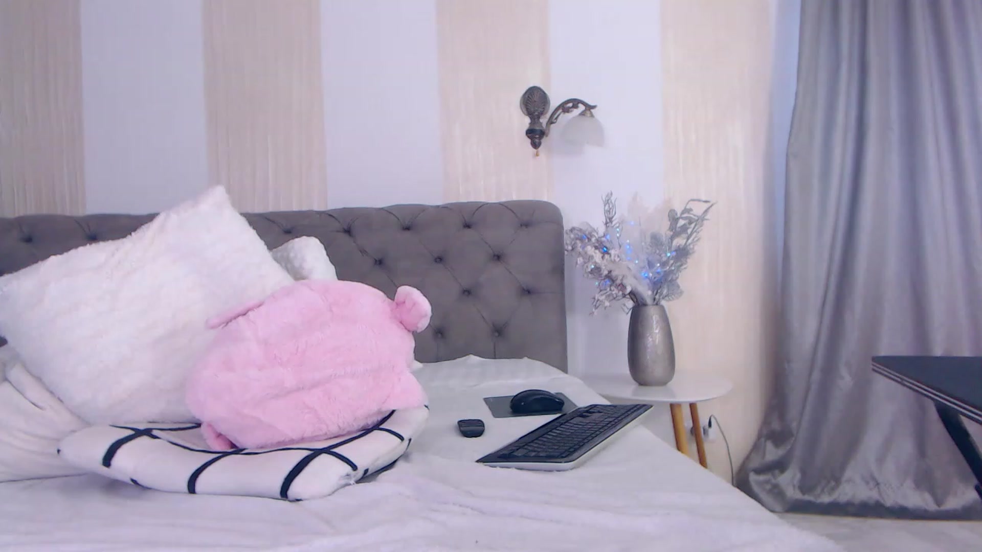 Gallery image thumbnail from NaomiNasssh's myfreecams stream on, 11/18/2022, 13:38 image 17 of 20