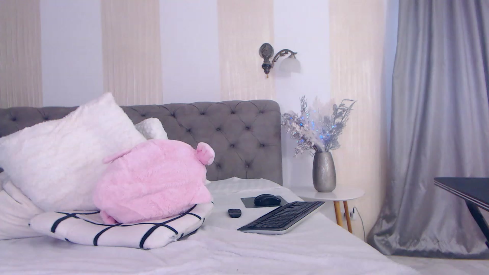 Gallery image thumbnail from NaomiNasssh's myfreecams stream on, 11/18/2022, 13:38 image 20 of 20