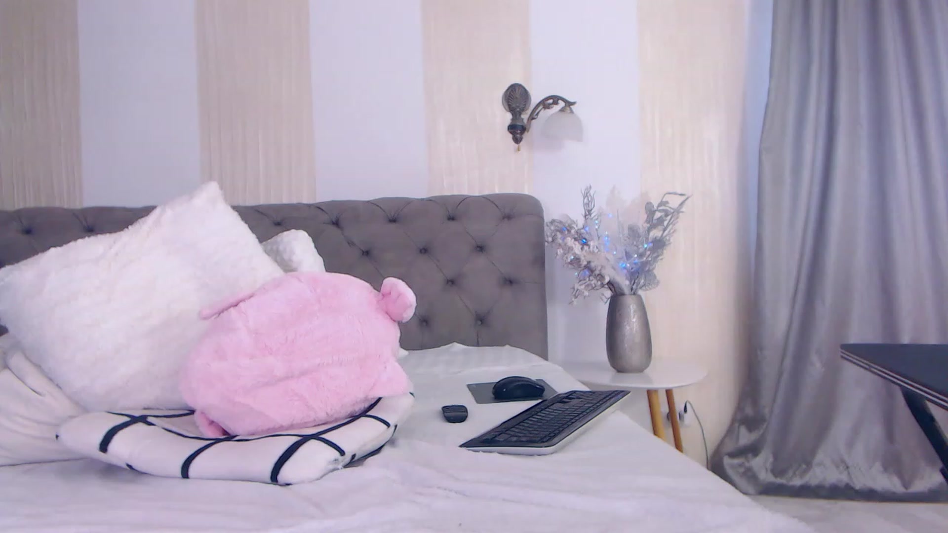 Gallery image thumbnail from NaomiNasssh's myfreecams stream on, 11/18/2022, 13:38 image 14 of 20