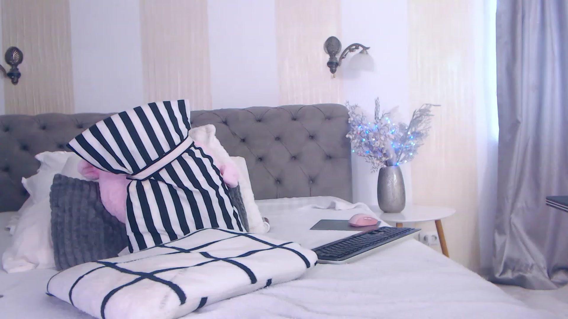 Gallery image thumbnail from NaomiNasssh's myfreecams stream on, 11/26/2022, 11:20 image 15 of 20