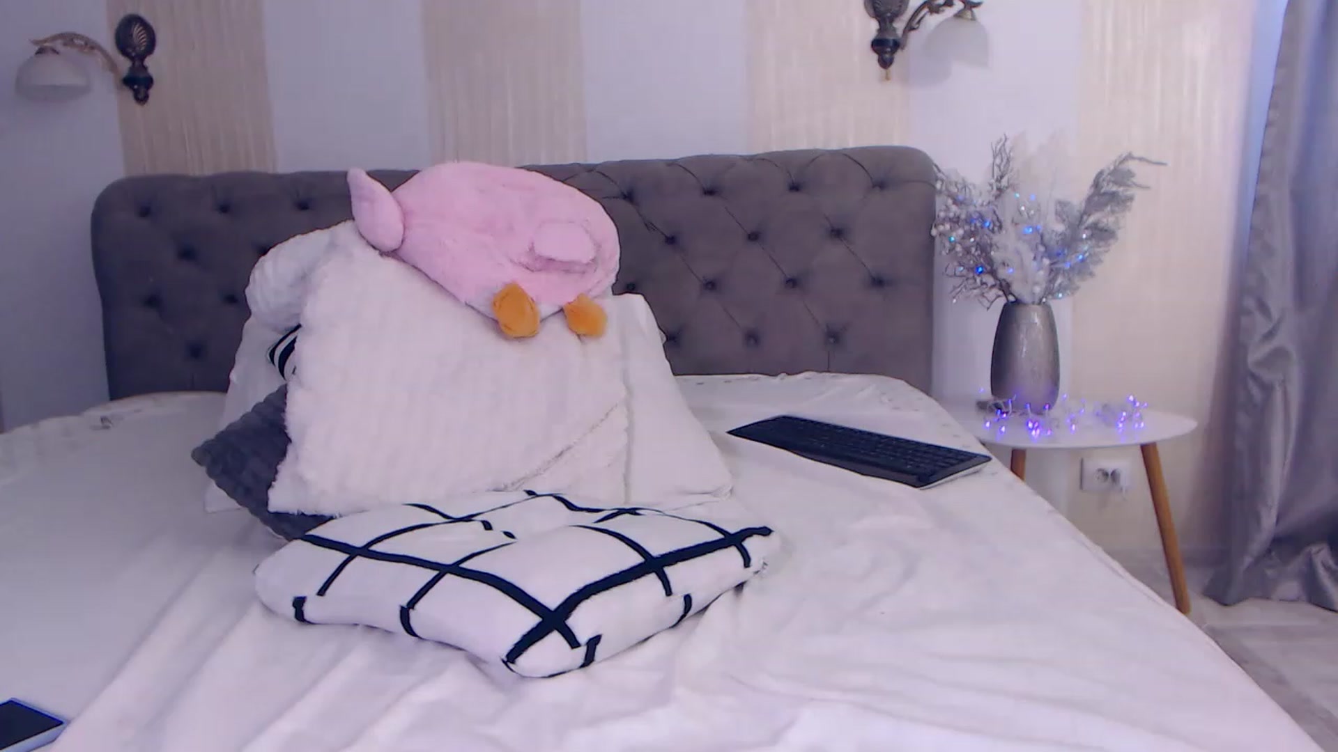 Gallery image thumbnail from NaomiNasssh's myfreecams stream on, 12/19/2022, 10:13 image 11 of 20