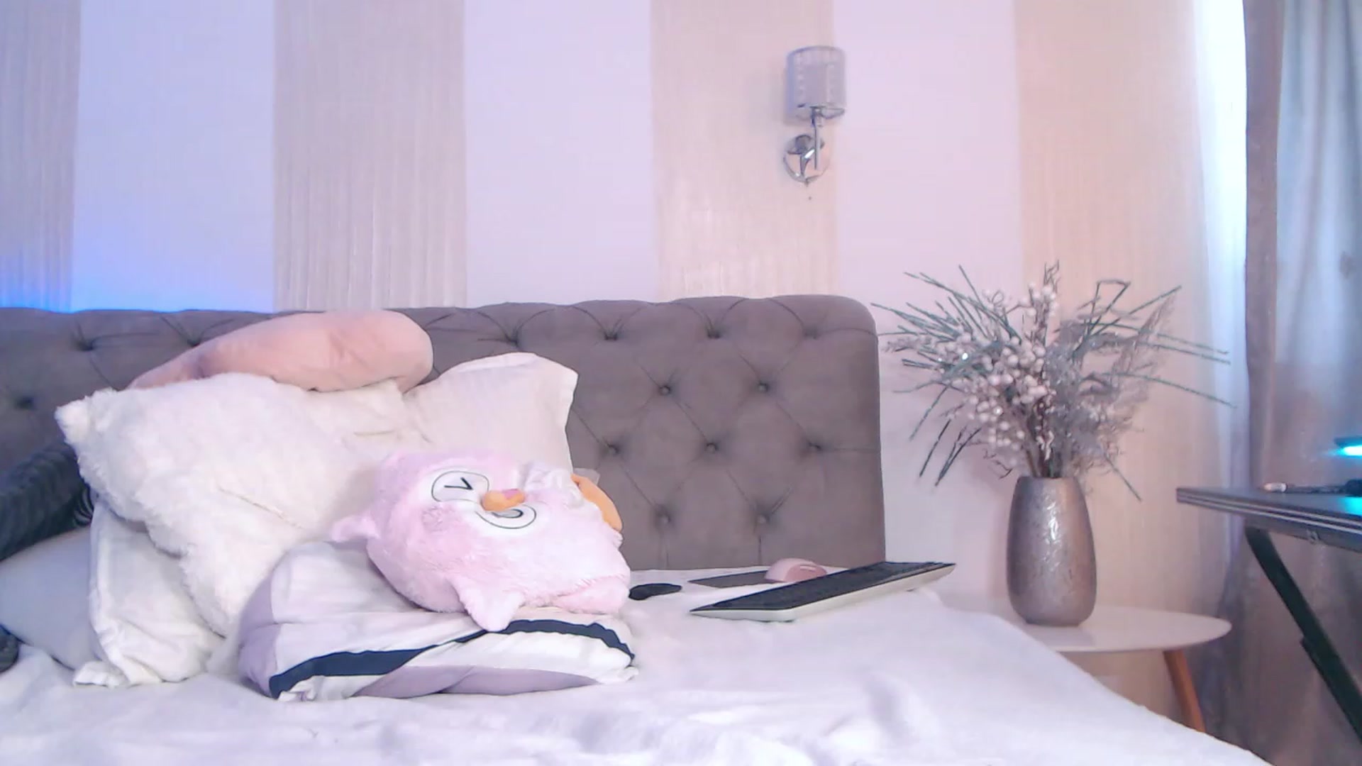 Gallery image thumbnail from NaomiNasssh's myfreecams stream on, 08/25/2023, 09:35 image 6 of 20