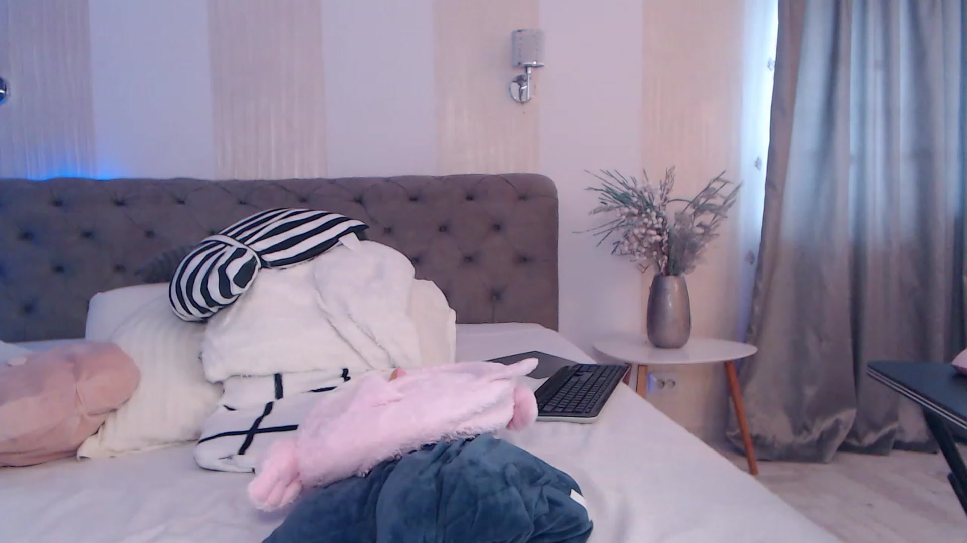 Gallery image thumbnail from NaomiNasssh's myfreecams stream on, 10/13/2023, 09:16 image 12 of 20