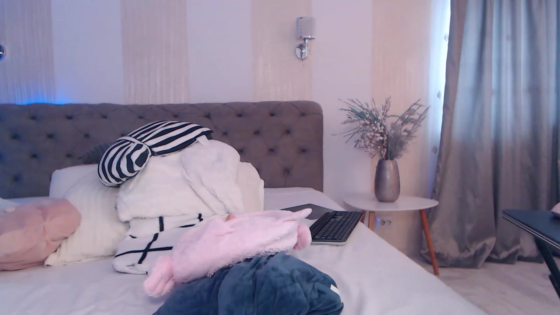 Gallery image thumbnail from NaomiNasssh's myfreecams stream on, 10/13/2023, 09:16 image 11 of 20