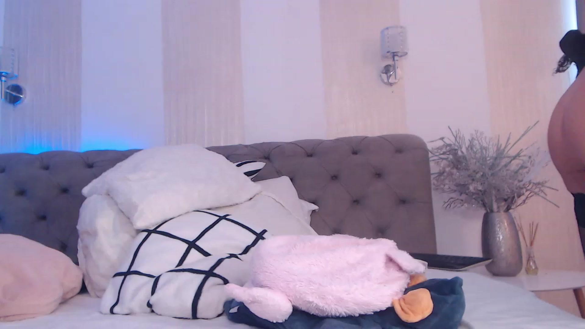 Gallery image thumbnail from NaomiNasssh's myfreecams stream on, 10/19/2023, 09:32 image 7 of 20