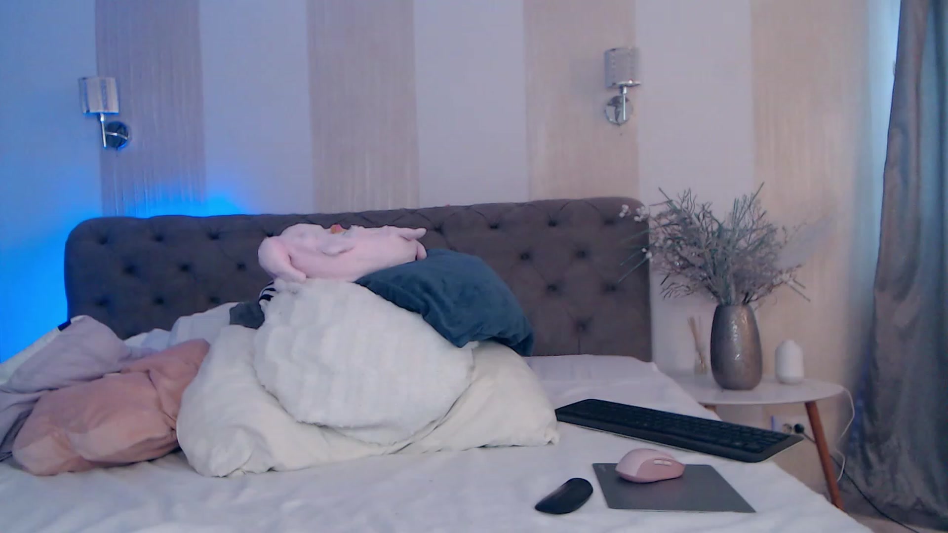 Gallery image thumbnail from NaomiNasssh's myfreecams stream on, 12/05/2023, 11:41 image 4 of 20