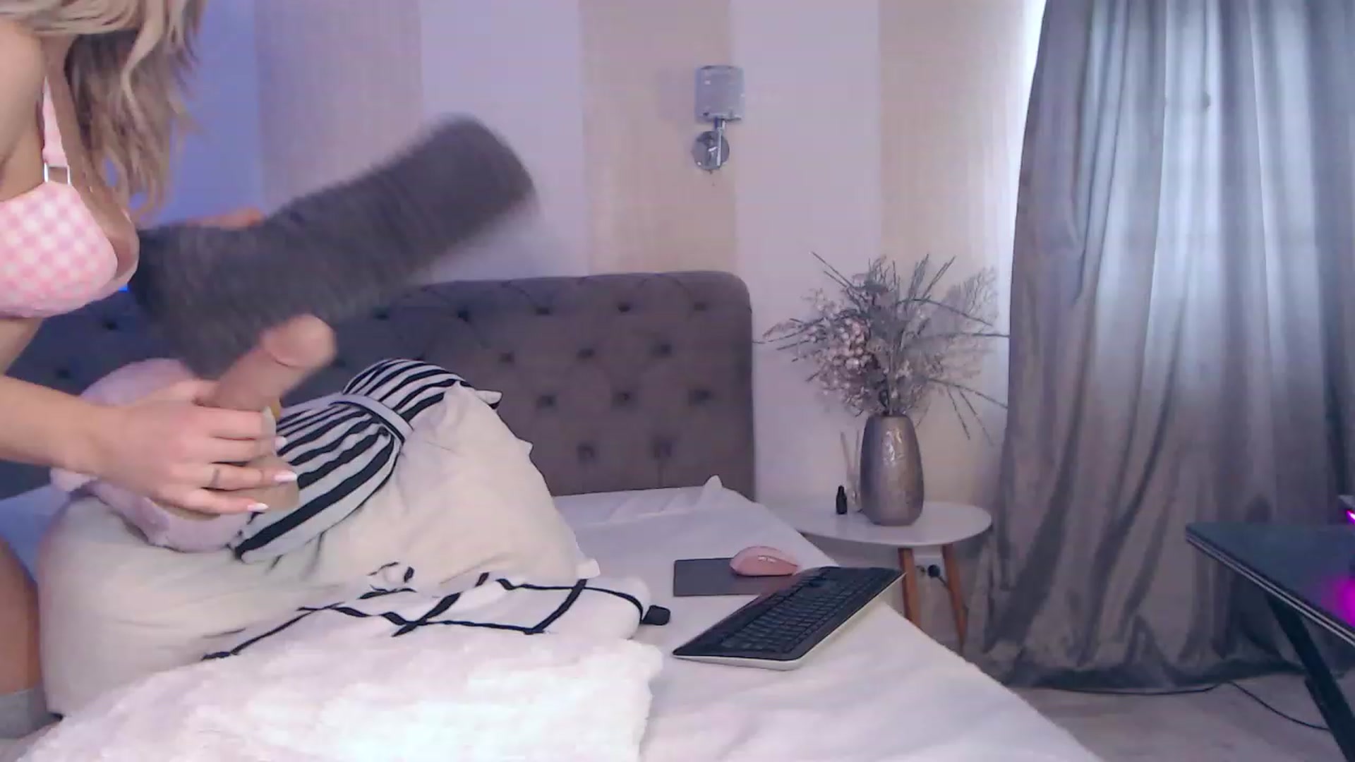 Gallery image thumbnail from NaomiNasssh's myfreecams stream on, 12/12/2023, 11:37 image 15 of 20