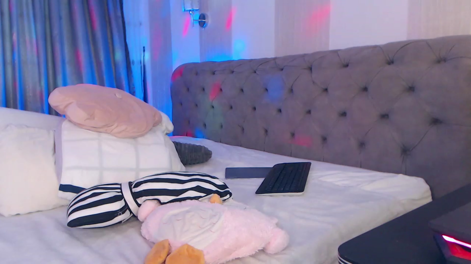 Gallery image thumbnail from NaomiNasssh's myfreecams stream on, 12/15/2023, 10:19 image 17 of 20
