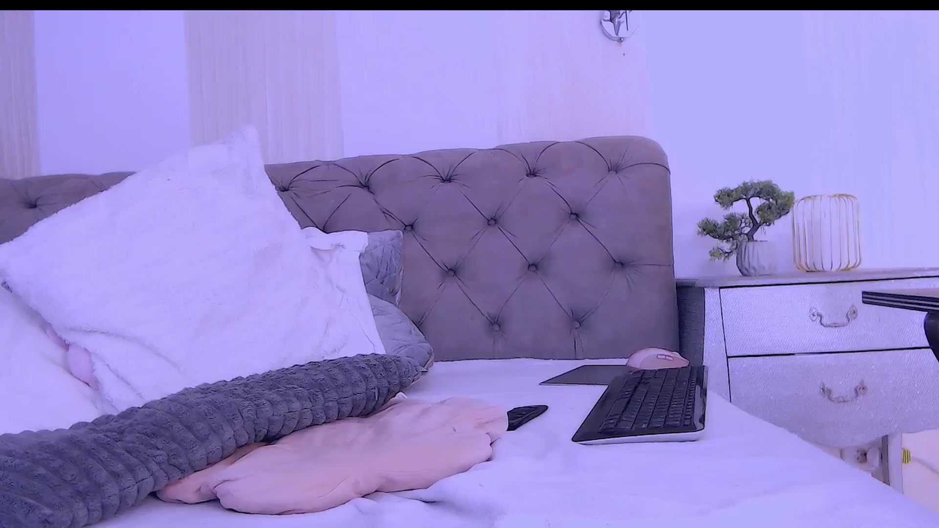 Gallery image thumbnail from NaomiNasssh's myfreecams stream on, 03/03/2025, 09:52 image 12 of 20