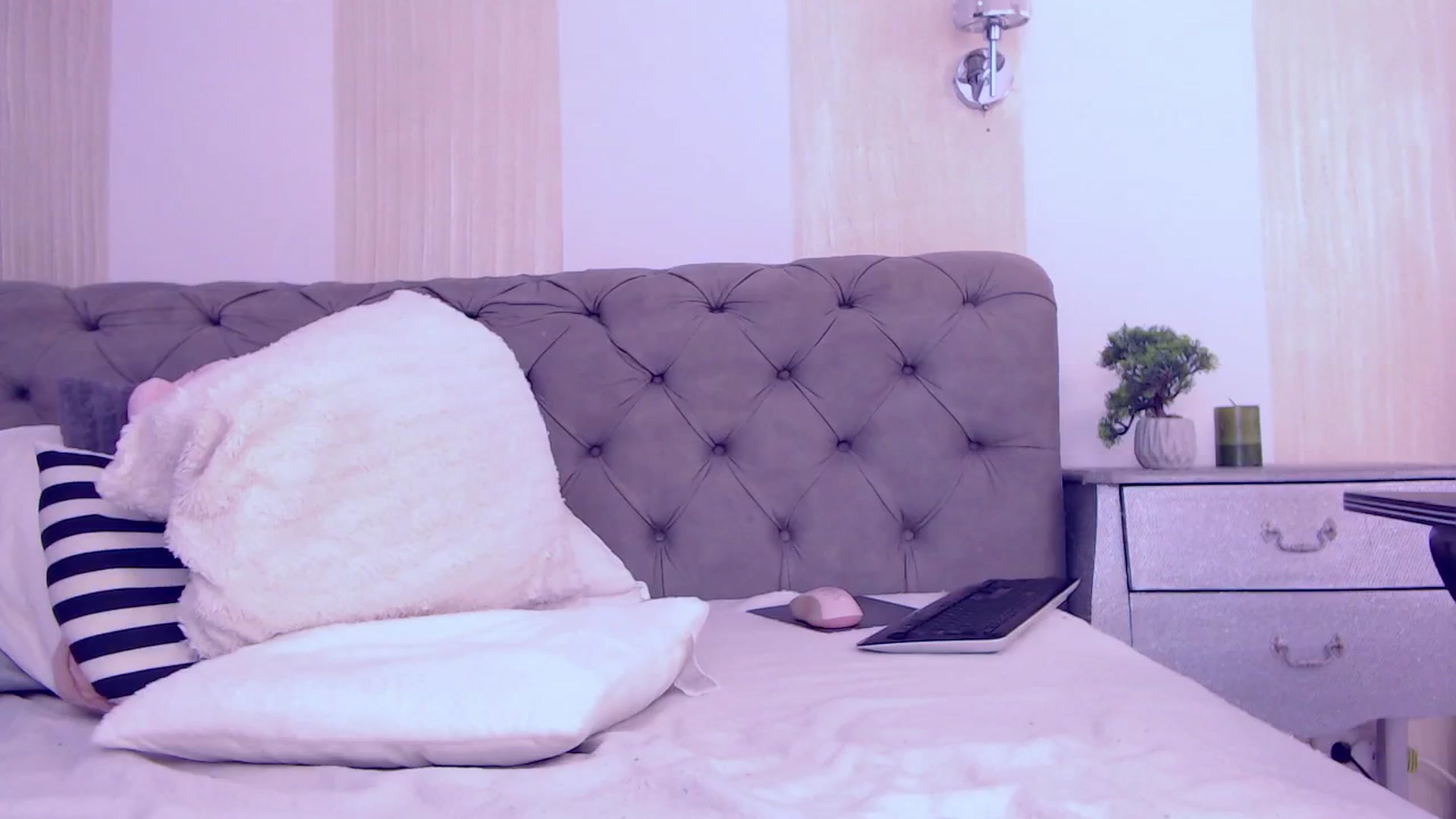 Gallery image thumbnail from NaomiNasssh's myfreecams stream on, 08/04/2025, 10:05 image 14 of 20