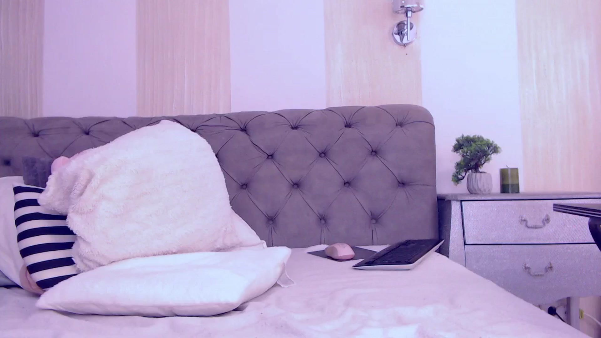 Gallery image thumbnail from NaomiNasssh's myfreecams stream on, 08/04/2025, 10:05 image 15 of 20