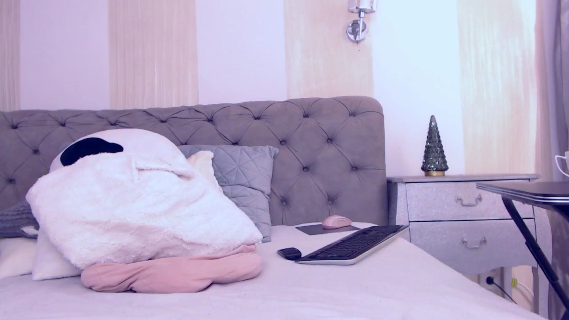 Gallery image thumbnail from NaomiNasssh's myfreecams stream on, 12/18/2025, 10:41 image 8 of 20