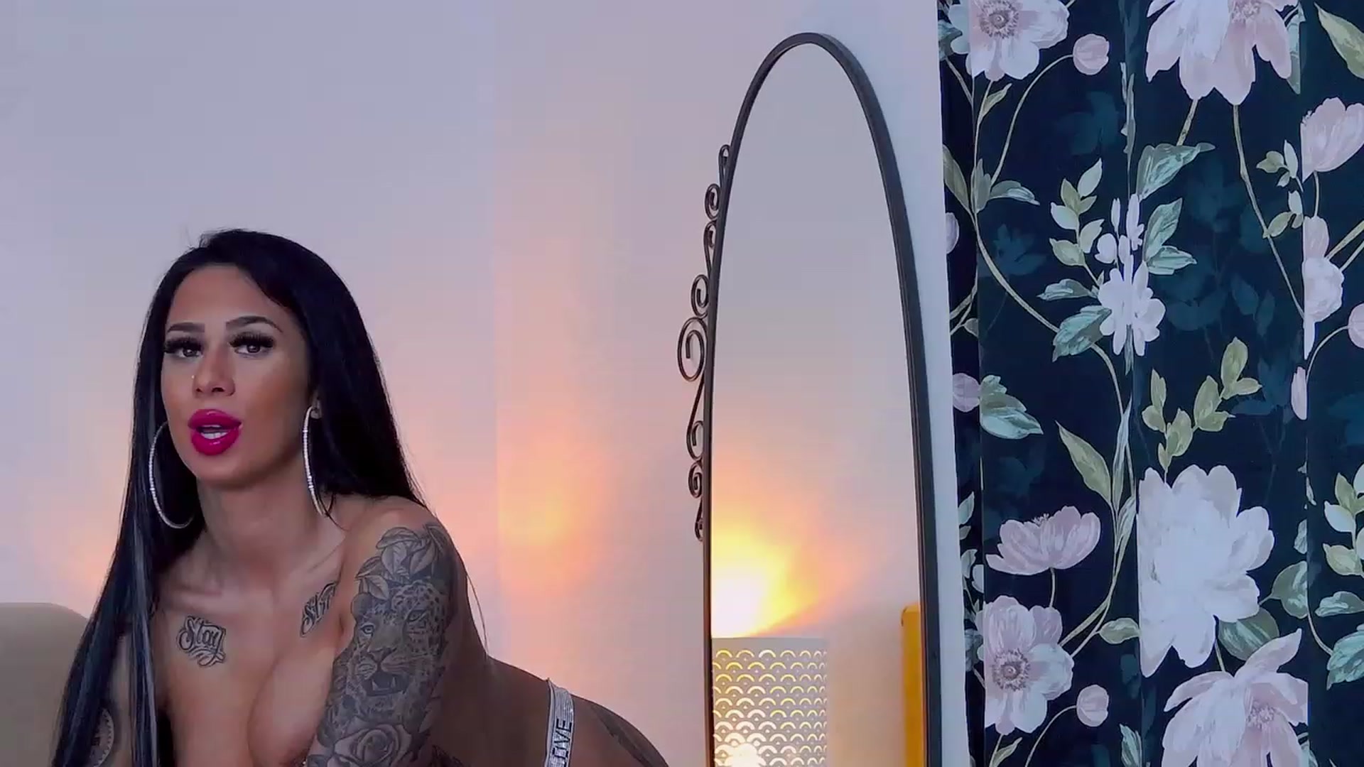 Gallery image thumbnail from NaomiVaughns's myfreecams stream on, 11/20/2022, 18:18 image 9 of 20