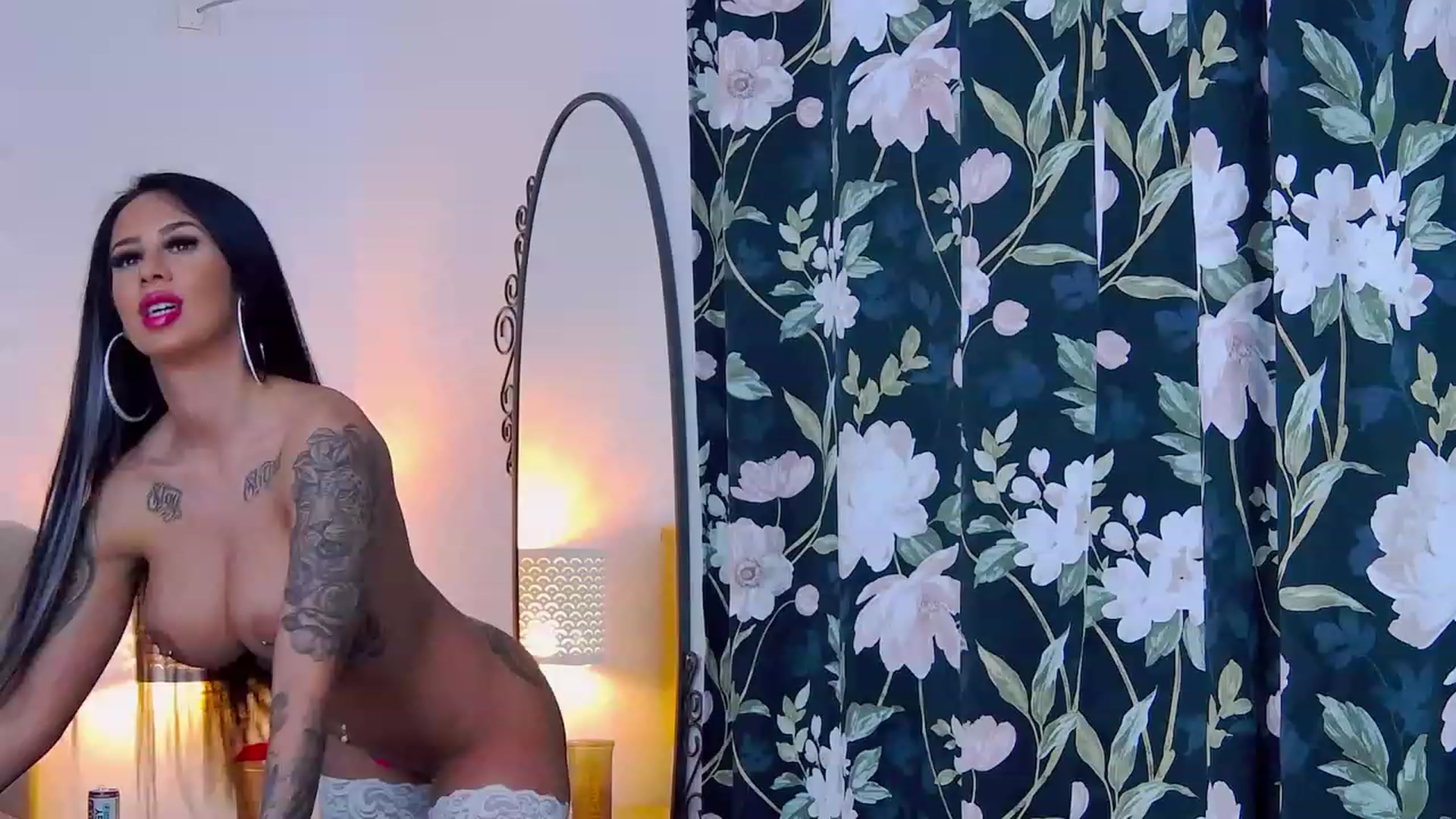 Gallery image thumbnail from NaomiVaughns's myfreecams stream on, 11/20/2022, 19:52 image 7 of 20