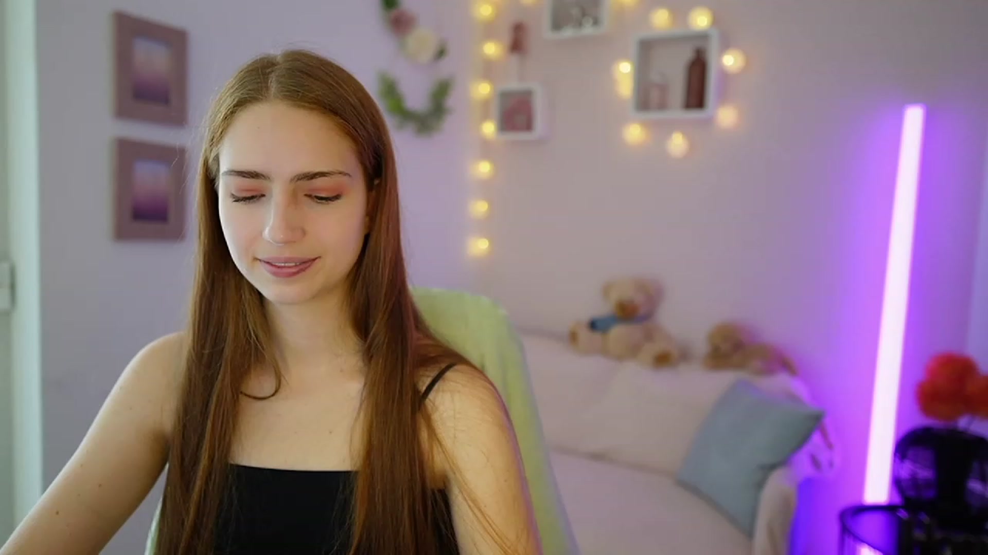 Gallery image thumbnail from Naomi_Woods18's myfreecams stream on, 10/30/2023, 09:27 image 16 of 20
