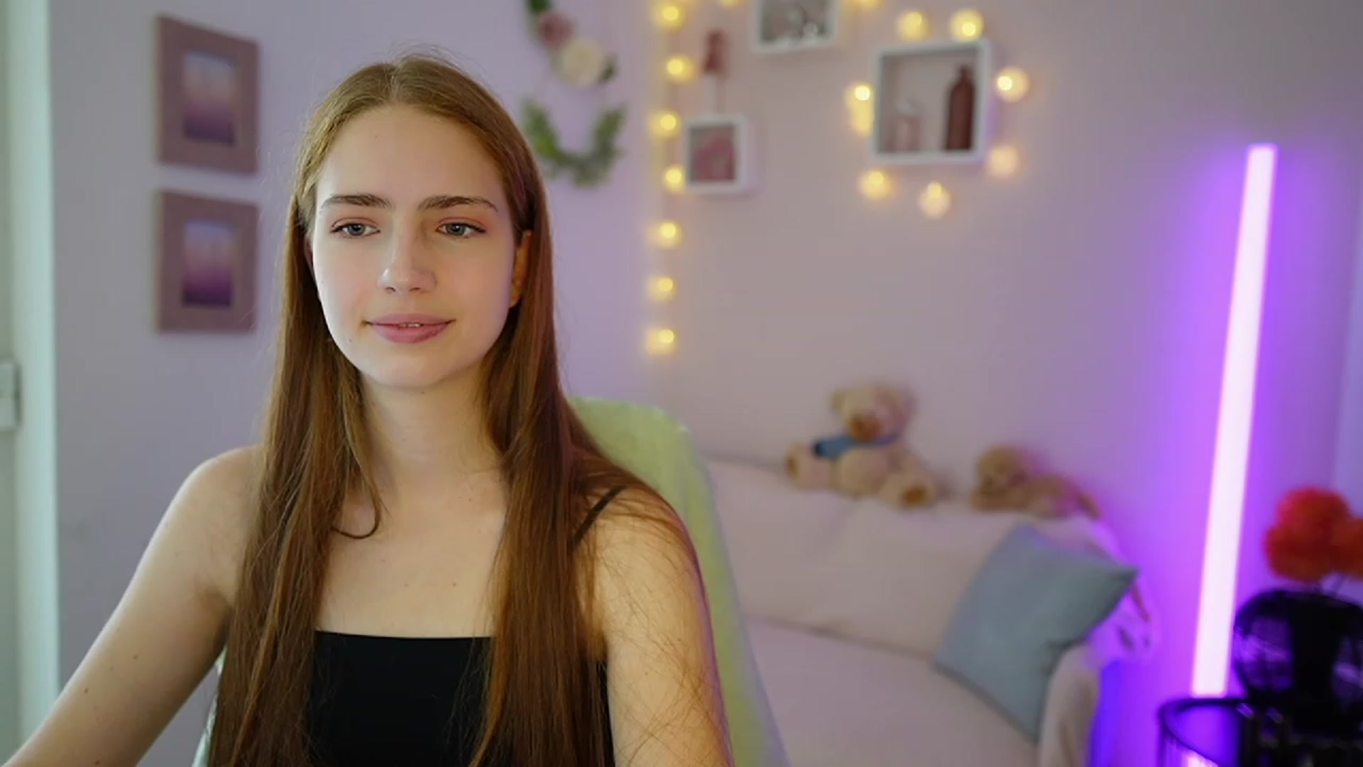 Gallery image thumbnail from Naomi_Woods18's myfreecams stream on, 10/30/2023, 09:27 image 7 of 20