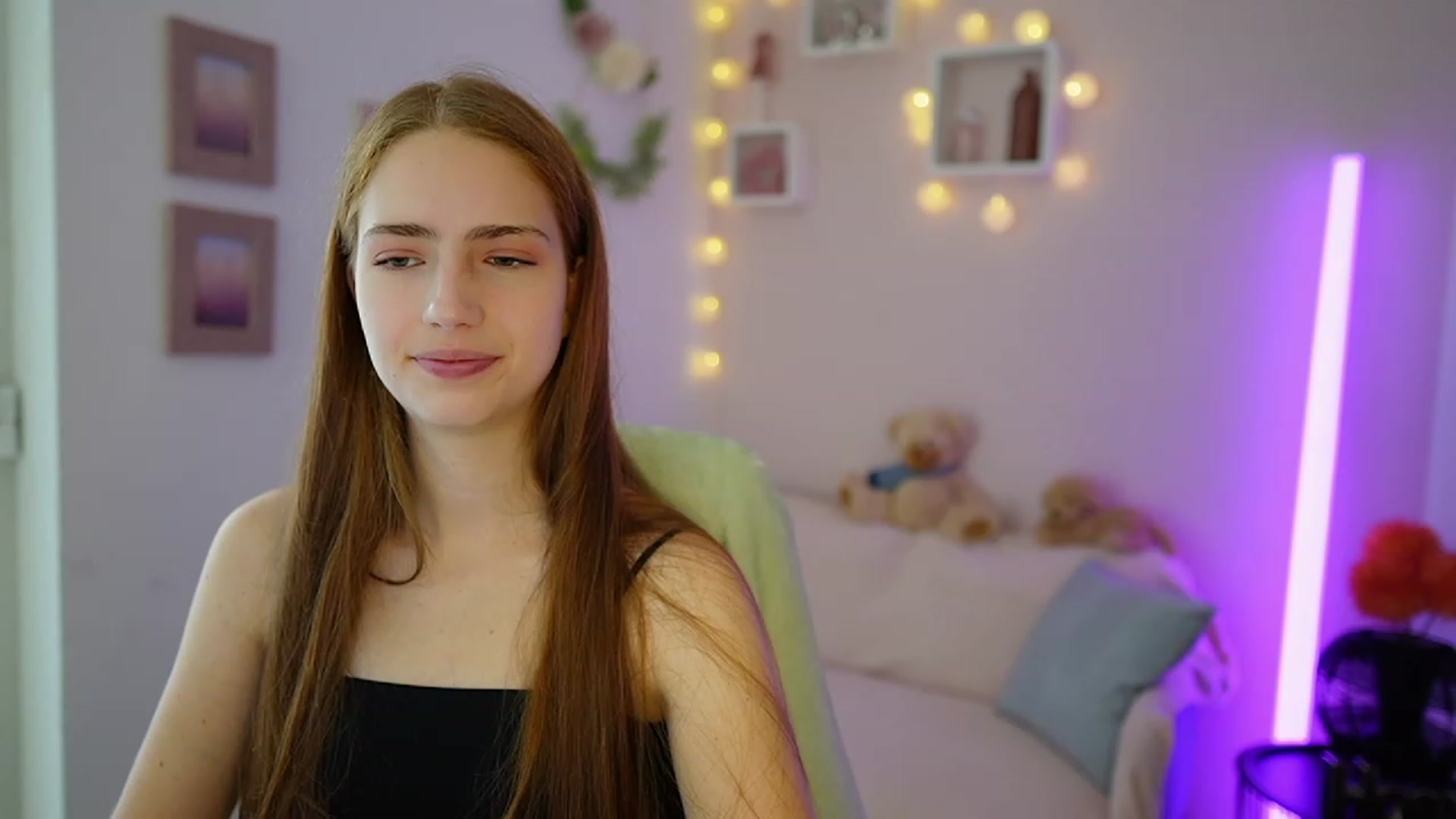 Gallery image thumbnail from Naomi_Woods18's myfreecams stream on, 10/30/2023, 09:27 image 13 of 20