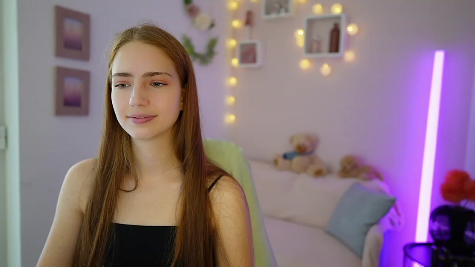 Gallery image thumbnail from Naomi_Woods18's myfreecams stream on, 10/30/2023, 09:27 image 17 of 20