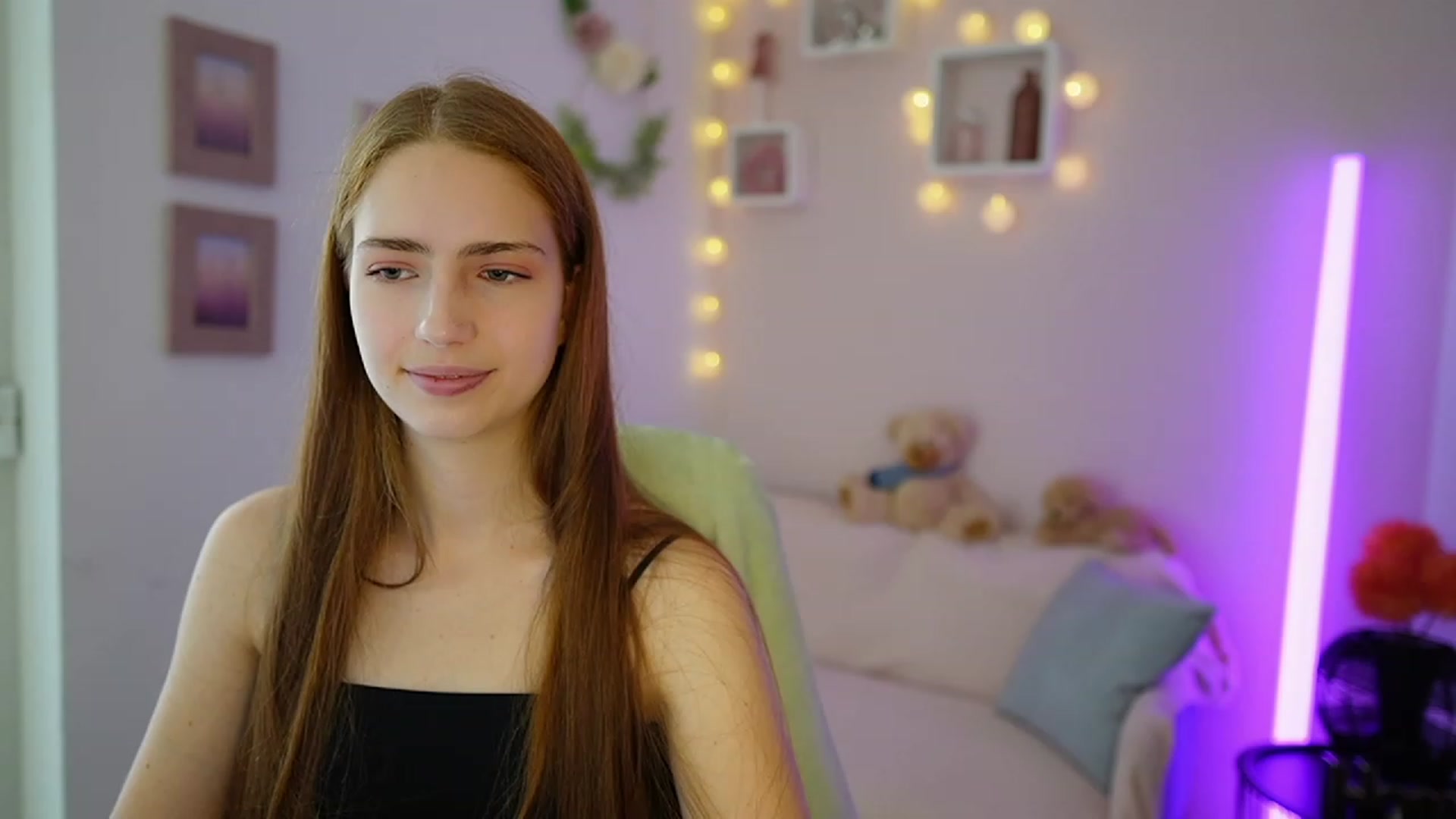 Gallery image thumbnail from Naomi_Woods18's myfreecams stream on, 10/30/2023, 09:27 image 18 of 20
