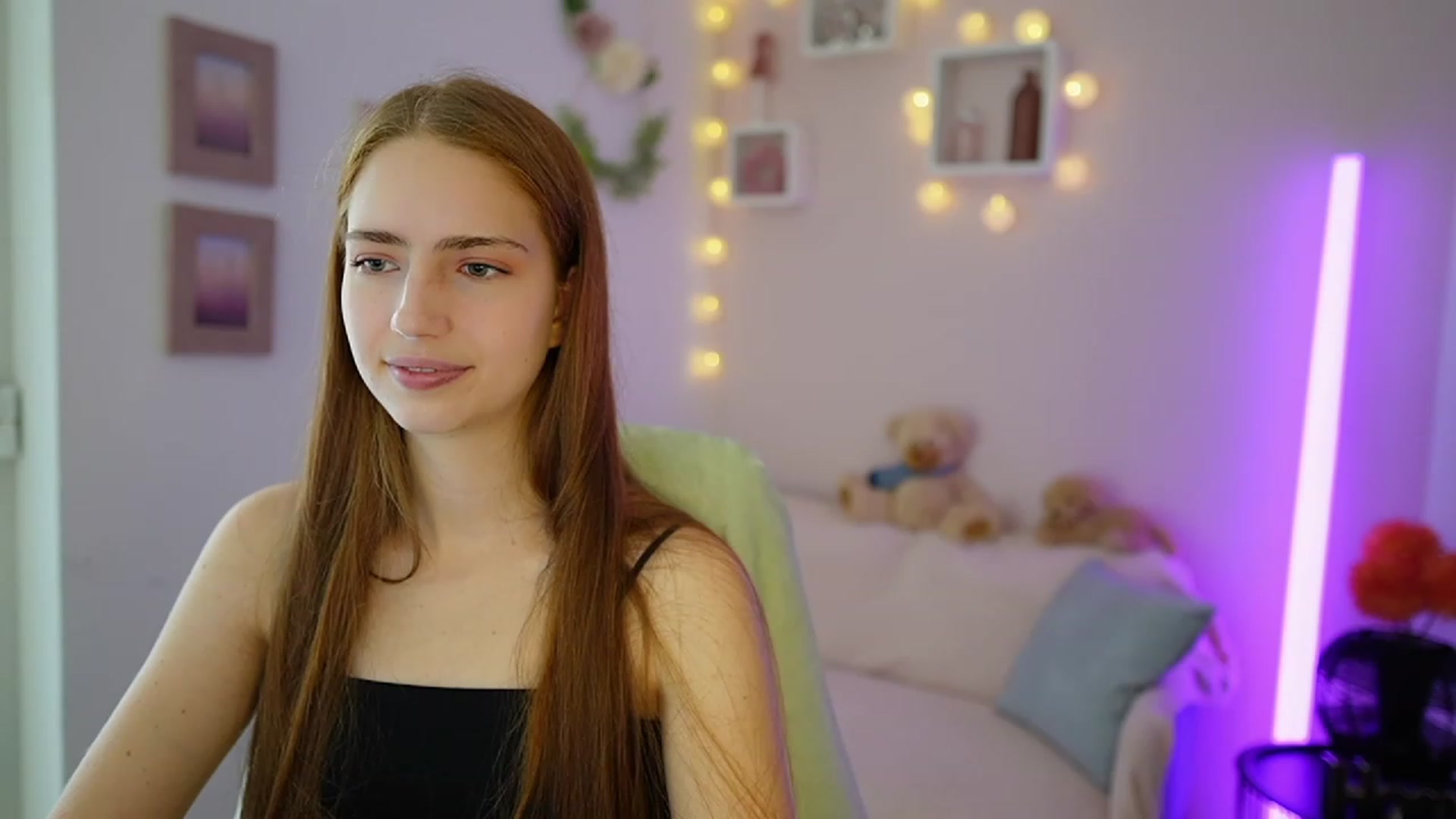 Gallery image thumbnail from Naomi_Woods18's myfreecams stream on, 10/30/2023, 09:27 image 15 of 20