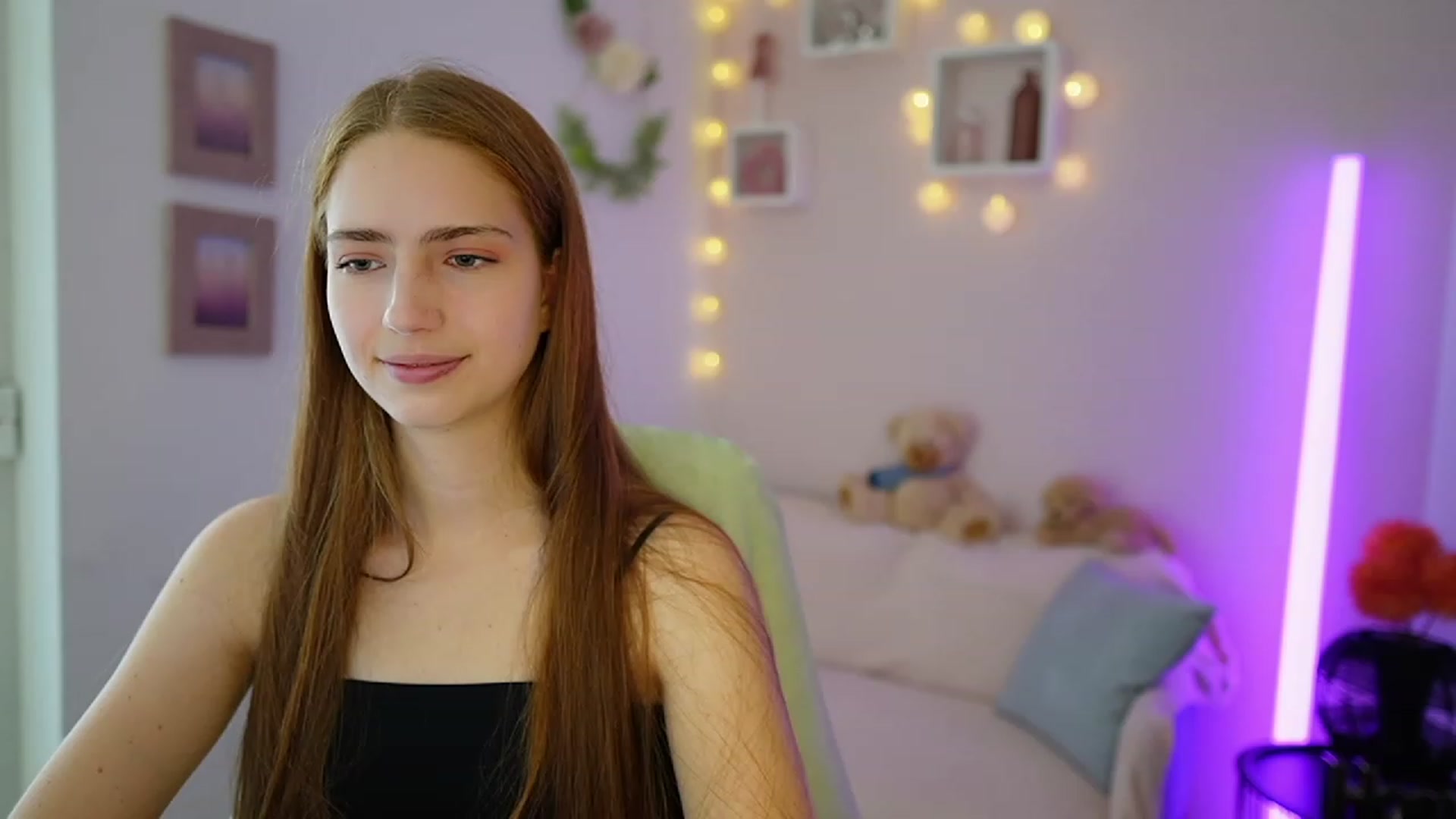 Gallery image thumbnail from Naomi_Woods18's myfreecams stream on, 10/30/2023, 09:27 image 10 of 20