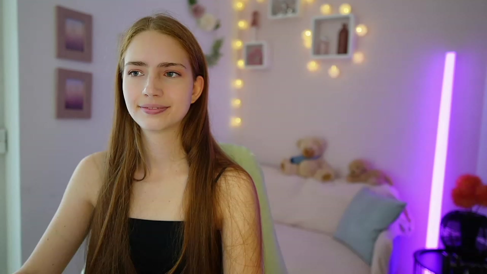 Gallery image thumbnail from Naomi_Woods18's myfreecams stream on, 10/30/2023, 09:27 image 2 of 20