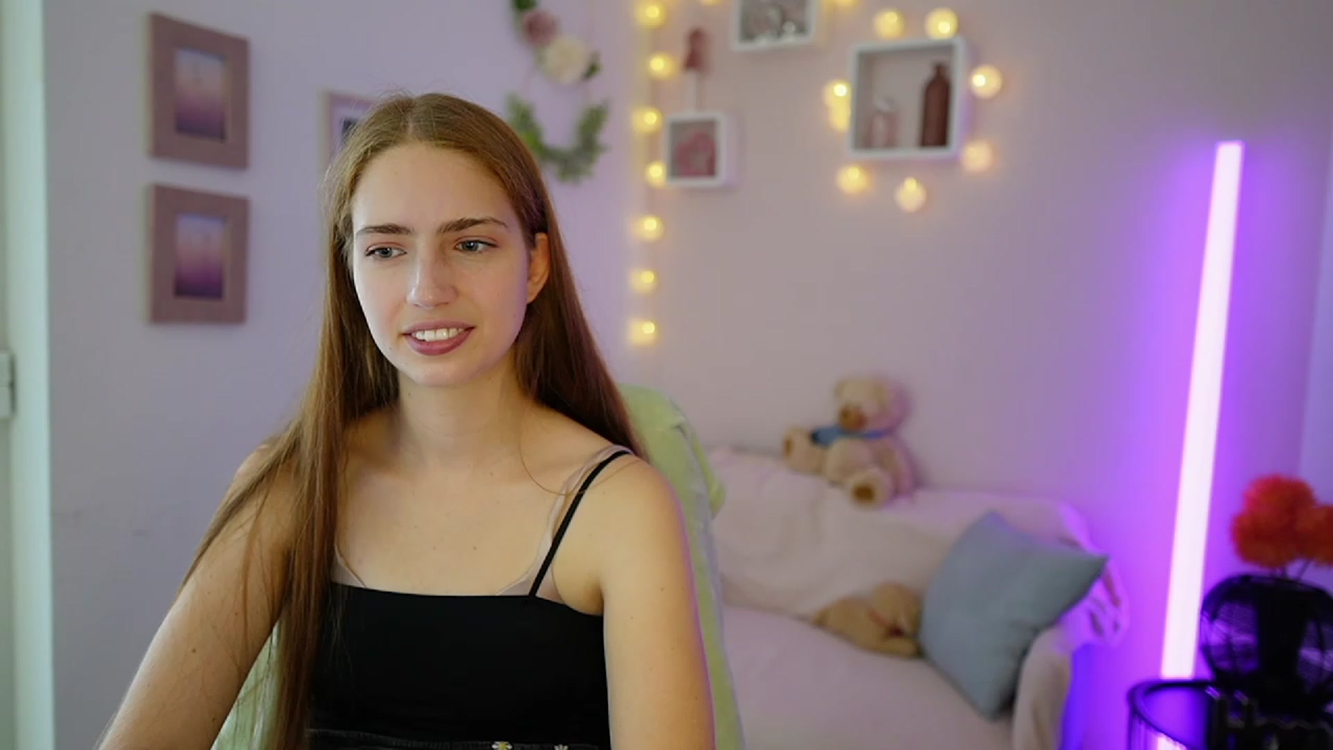 Gallery image thumbnail from Naomi_Woods18's myfreecams stream on, 10/30/2023, 12:46 image 1 of 20