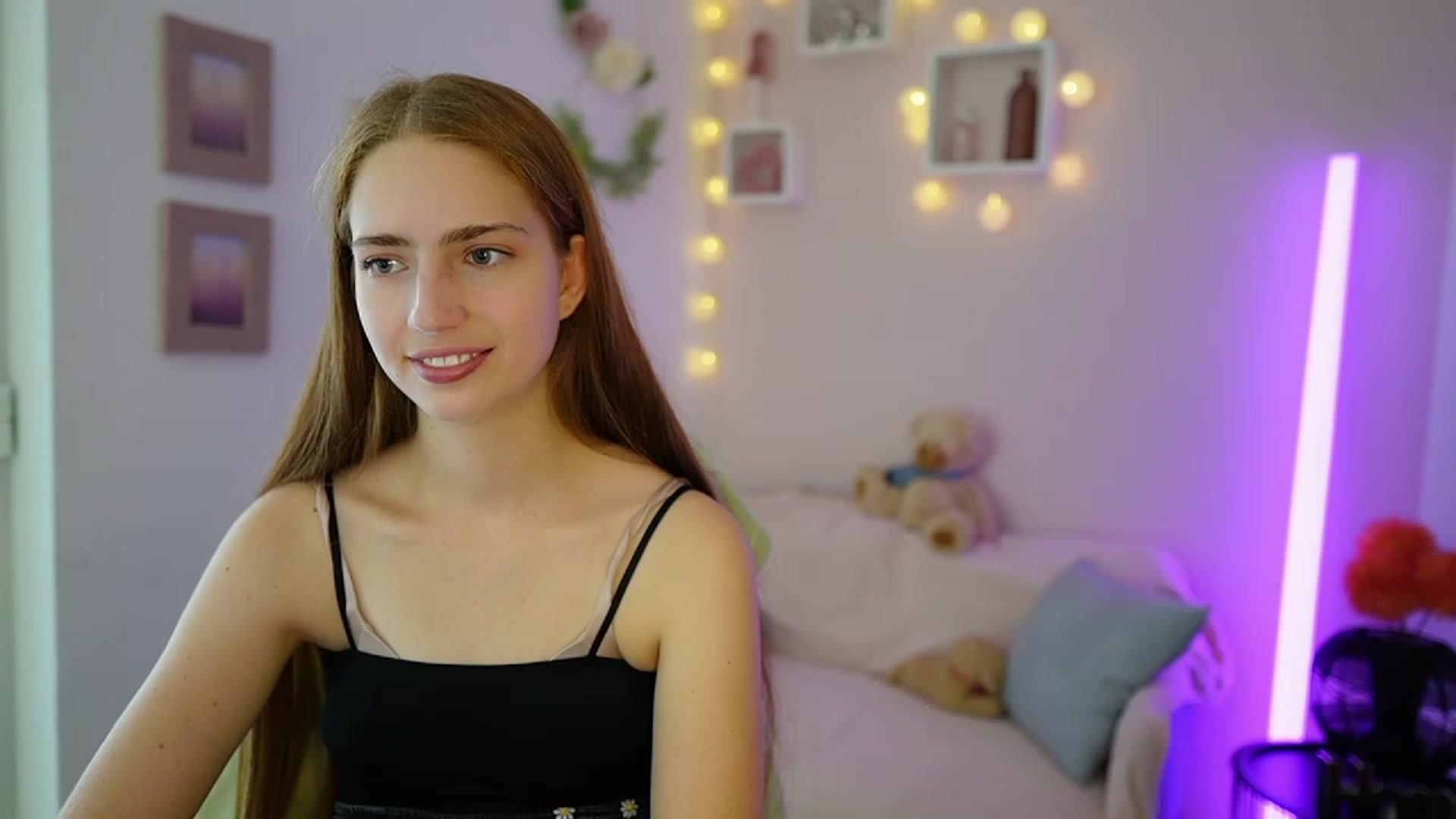 Gallery image thumbnail from Naomi_Woods18's myfreecams stream on, 10/30/2023, 12:46 image 4 of 20